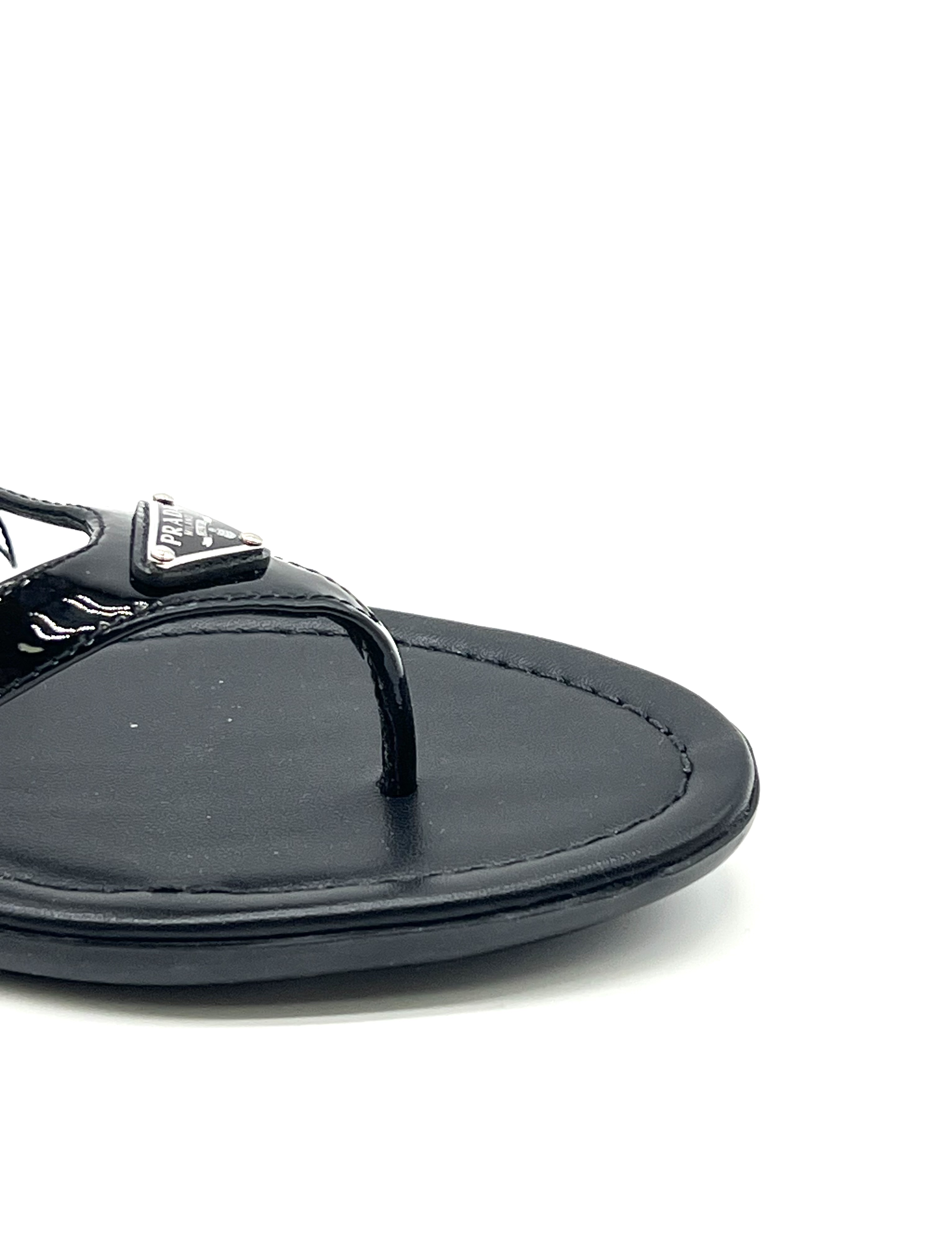 Unused Item PRADA Black Patent Leather Thong Espadrille Sandals / Product Code: 26051015