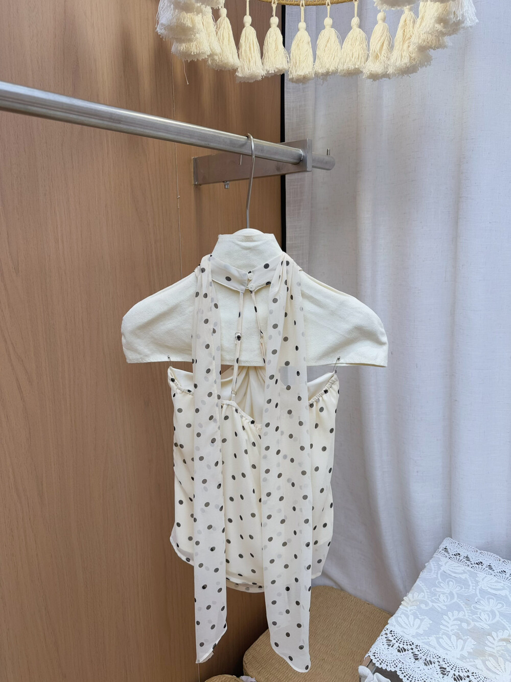 显瘦纸片人法式复古花纹修身显瘦设计感金属 Polka Dot Halter Neck Top 