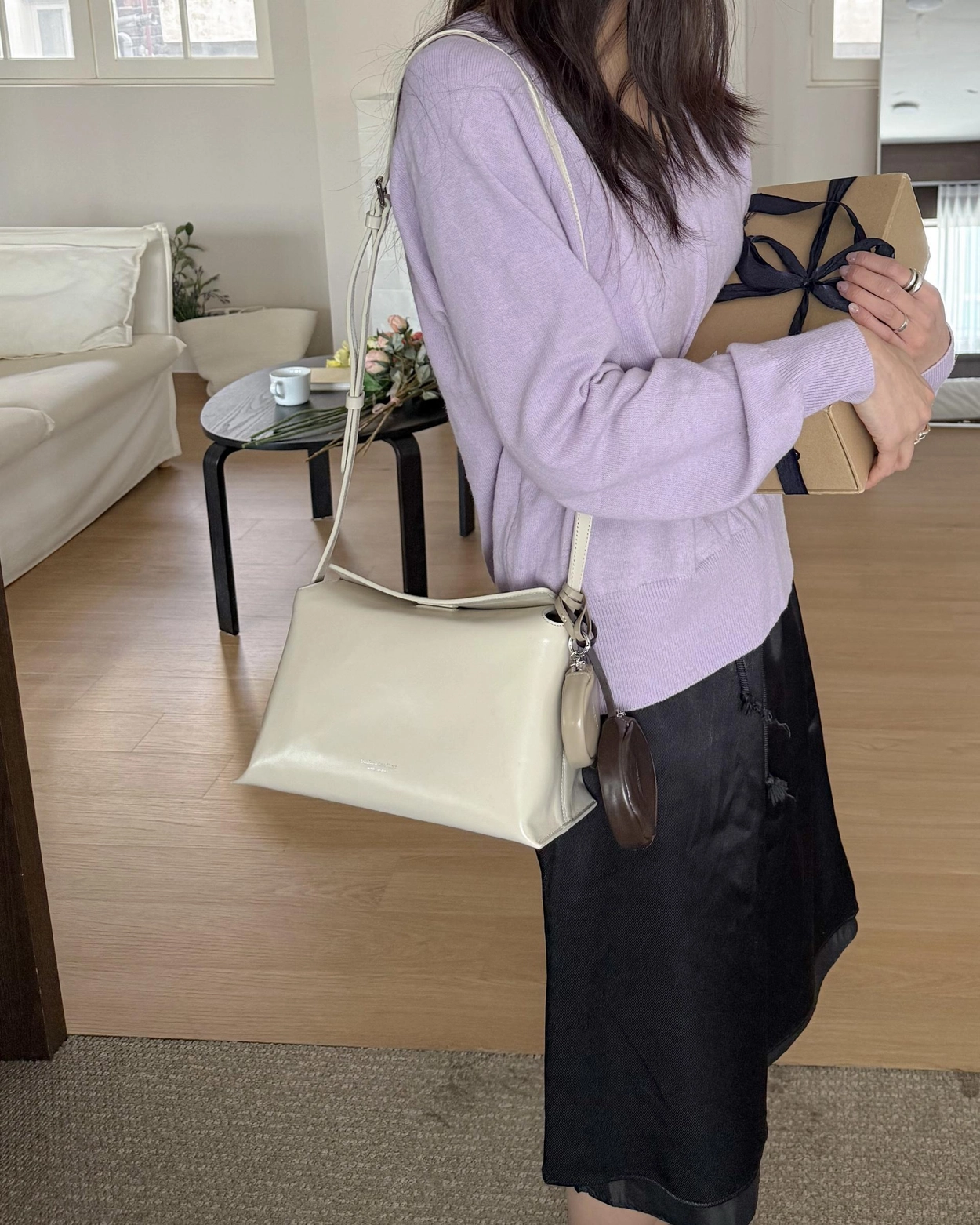 【26SS新皮】預訂_牛皮亮面 Bread bag 磁吸枕頭包 (M) By Bucks & leather