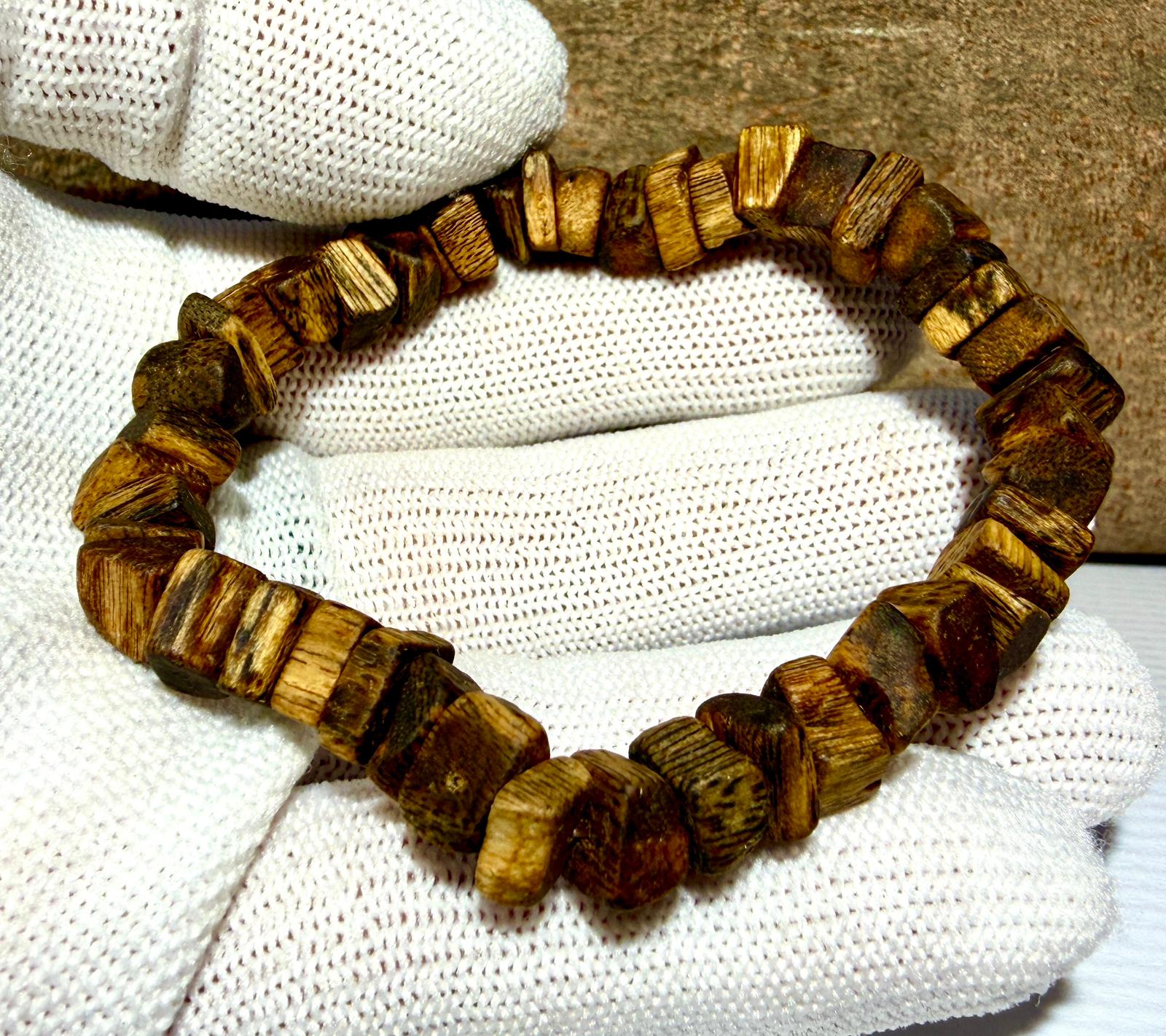 沉香碎銀手串 (不規則形態) 6克(限香港地區發售及實體店交收)