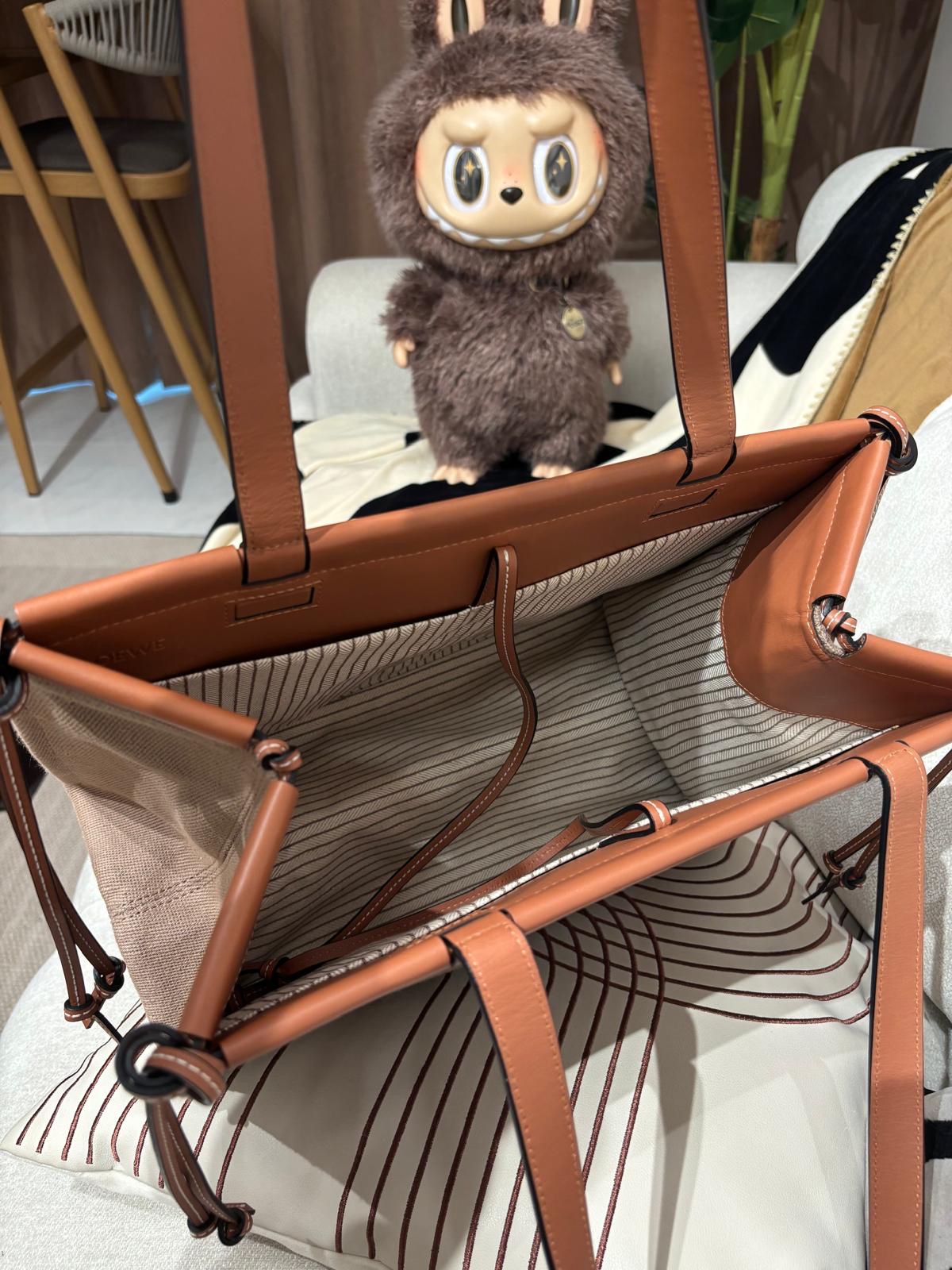 Loewe shoulder bag tote bag 100%Authentic,95%new✅dust bag 