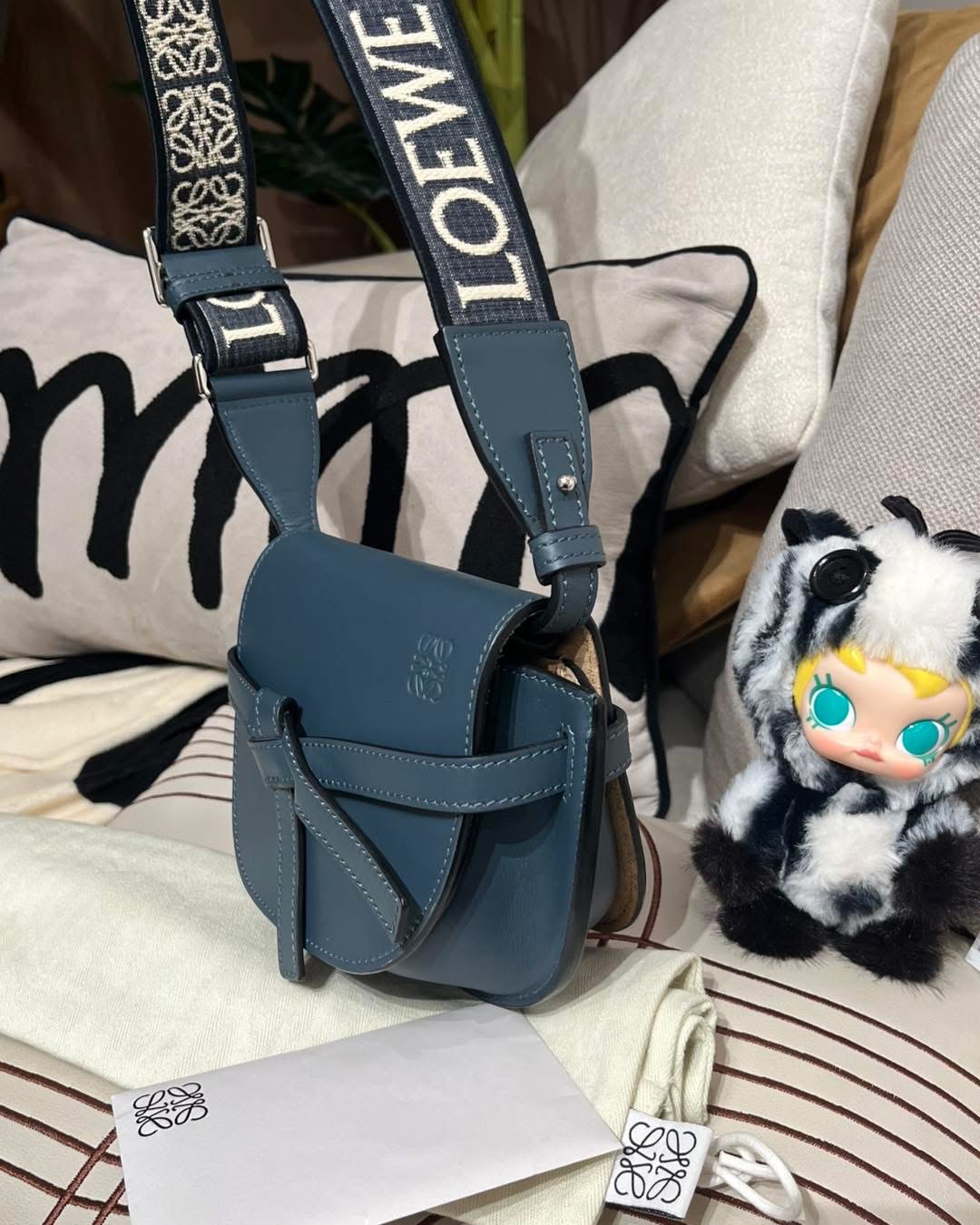 Loewe mini gate calfskin  100%Authentic,99%new  ✅香港專門店收據✅dust bag