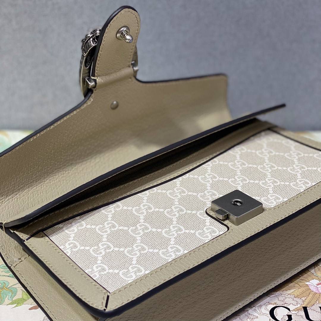 ▪大货实拍 𝐆𝐮𝐜𝐜𝐢 𝐁𝐞𝐢𝐠𝐞 𝐖𝐡𝐢𝐭𝐞燕麦色 型号：499623 尺寸：25*13.5*7cm