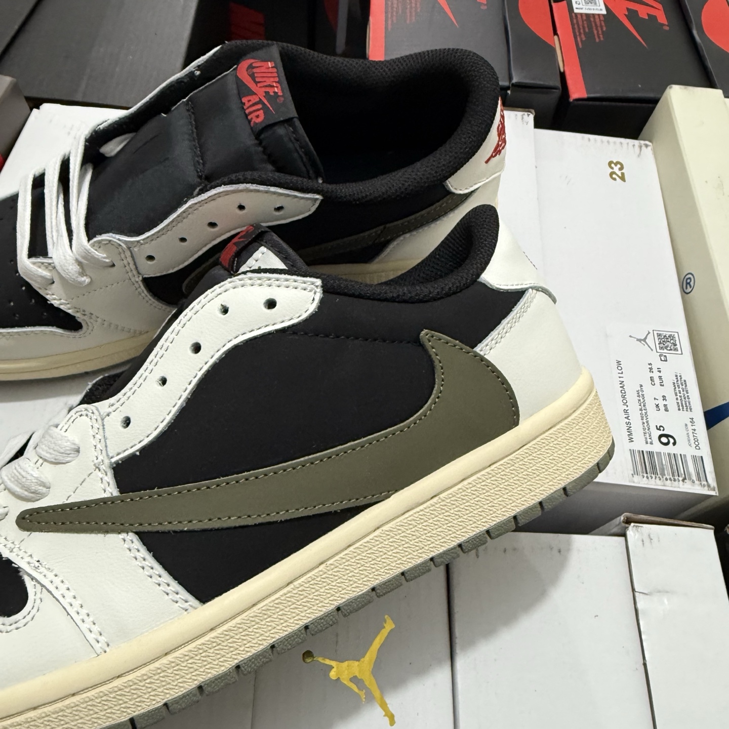 Travis Scott x Air Jordan 1 Low OG "Olive" DZ4137-106