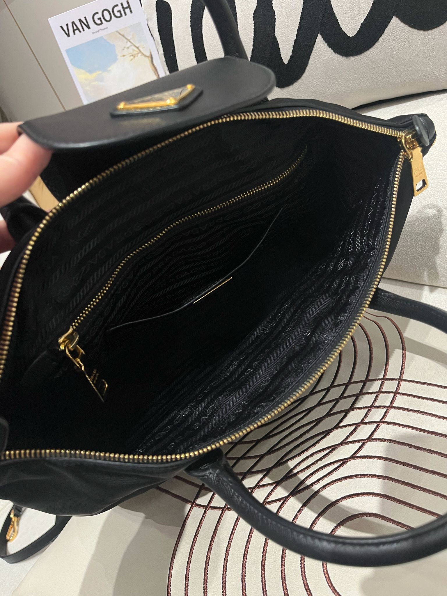 Prada nylon 2way bag  100%Authentic,95%new✅塵袋 