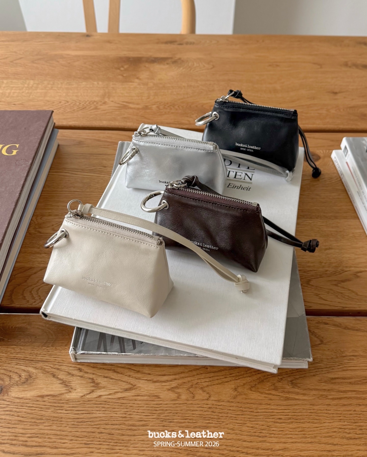 【26SS】 預訂_Angle Pouch By Bucks & leather