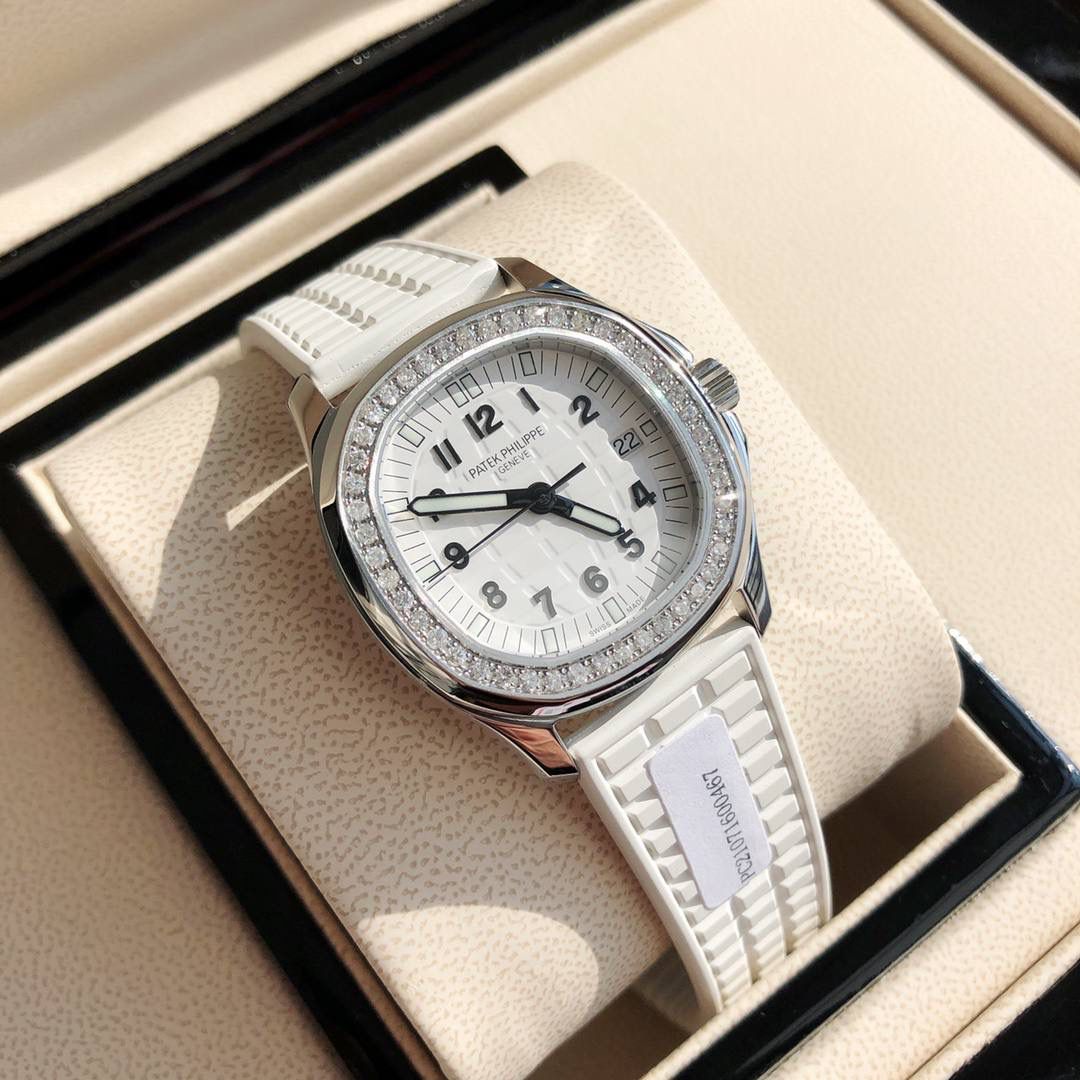 独家推出 新款百达斐丽AQUANAUT系列 专为女性设计！用最简约方式完美体现百达斐丽的精髓，融合了大胆的设计和正统的纯粹，这款腕表成为百达斐丽的旗舰产品之一！腕表完美尺寸35.6，进口精钢材质多重工艺精磨打造。原装一致厚度7.77cm。表盘镶嵌46颗 vs1.8真钻。约一克拉！ Gtc中国权威鉴定证书。百分百保证每一粒都是货真价实的真钻。可验可查询！💯💯