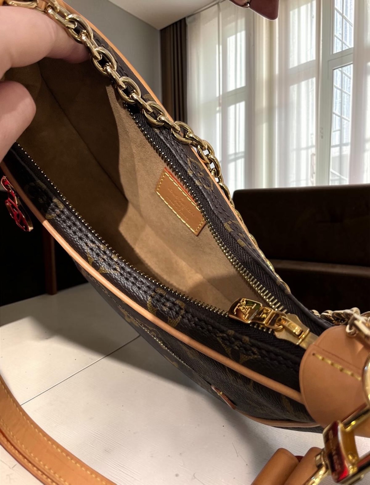 Lv loop hobo monogram M81098 ,100%Authentic, 98%new ✅Dust bag✅Box