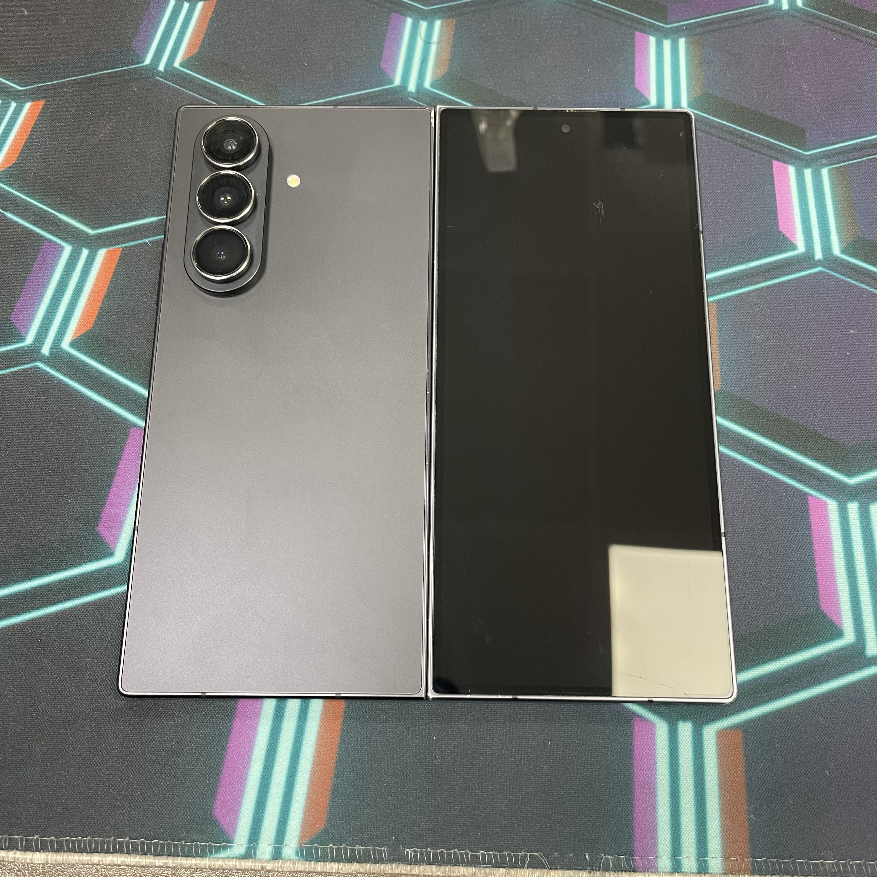 *7256。Galaxy Z Fold 7 超靚機 12+512GB 黑色 black