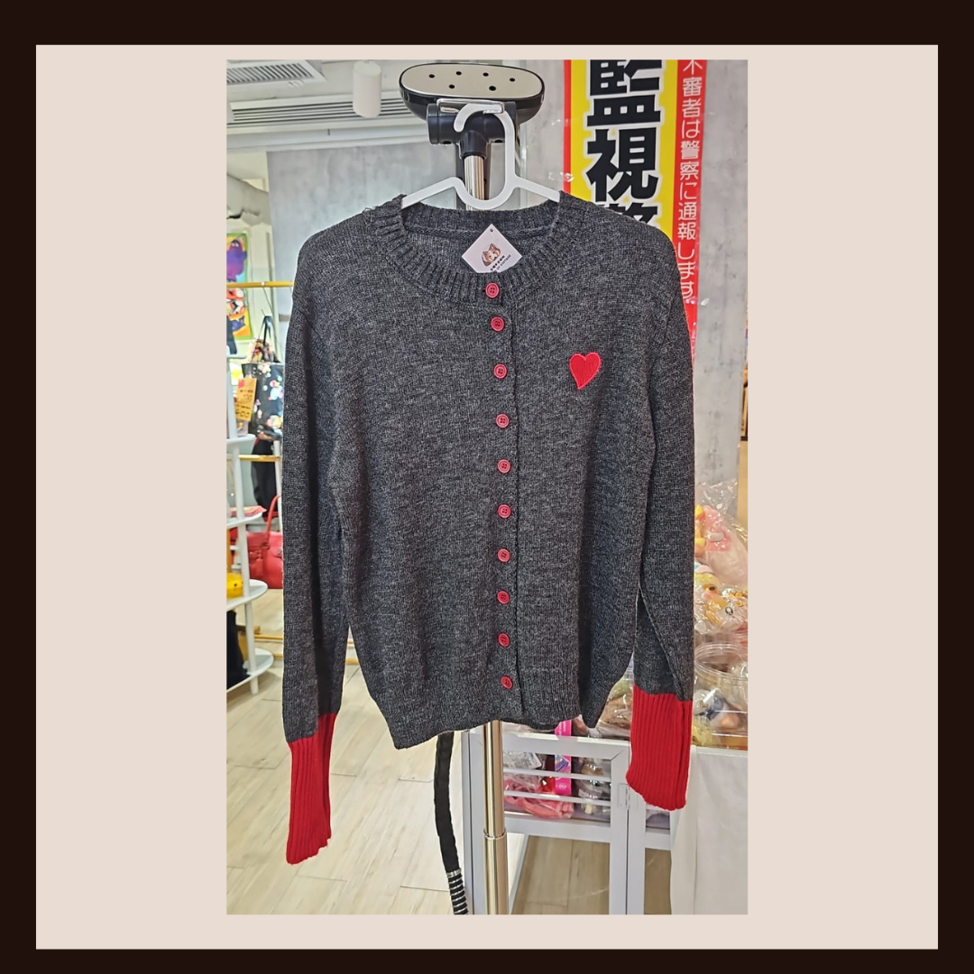 🛍️ 網上商店：撞色愛心刺繡修身針織開衫❤️