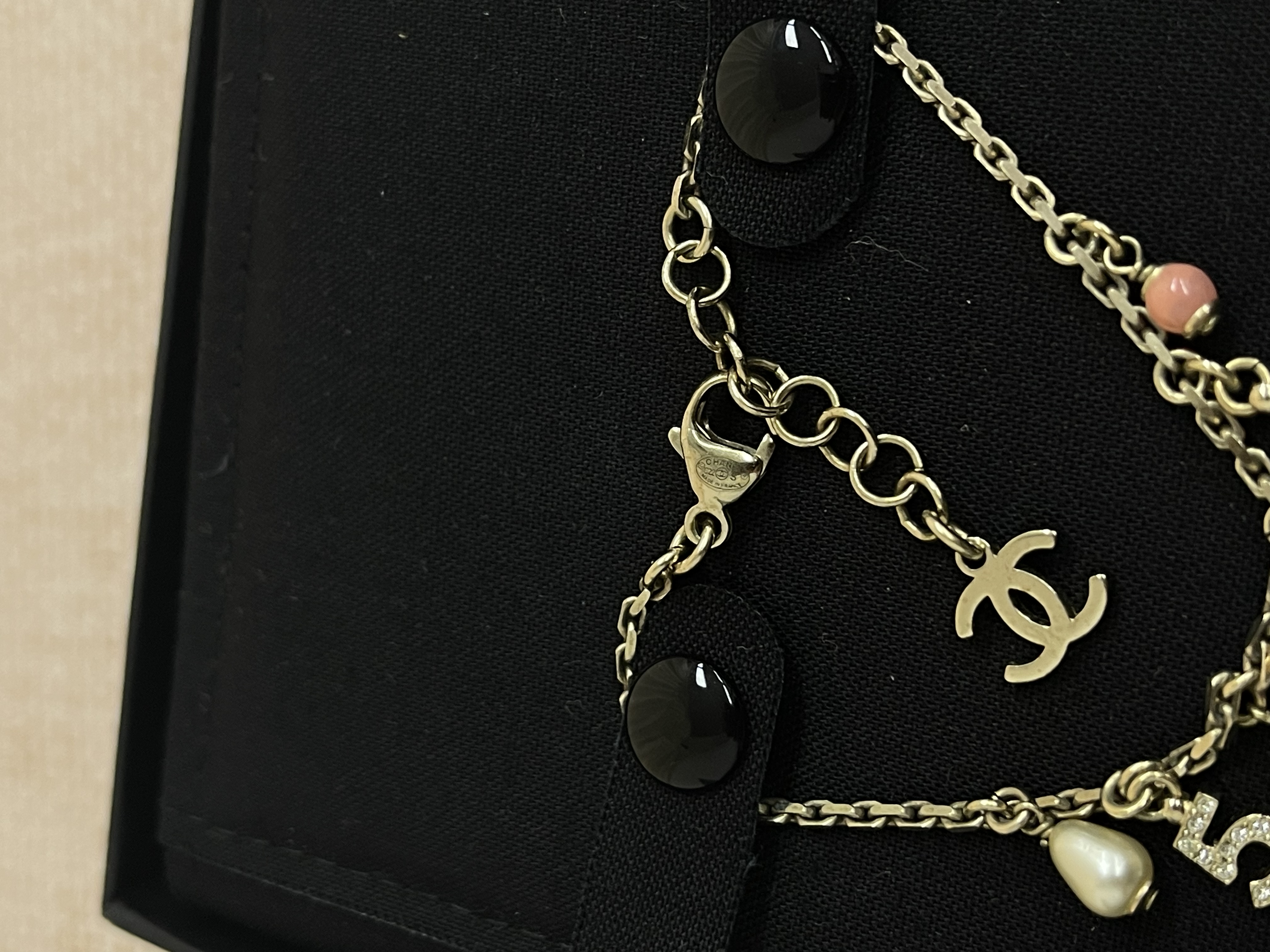 Pre-owned Chanel CC Logo No.5 Bracelet / Product Code: 26040555