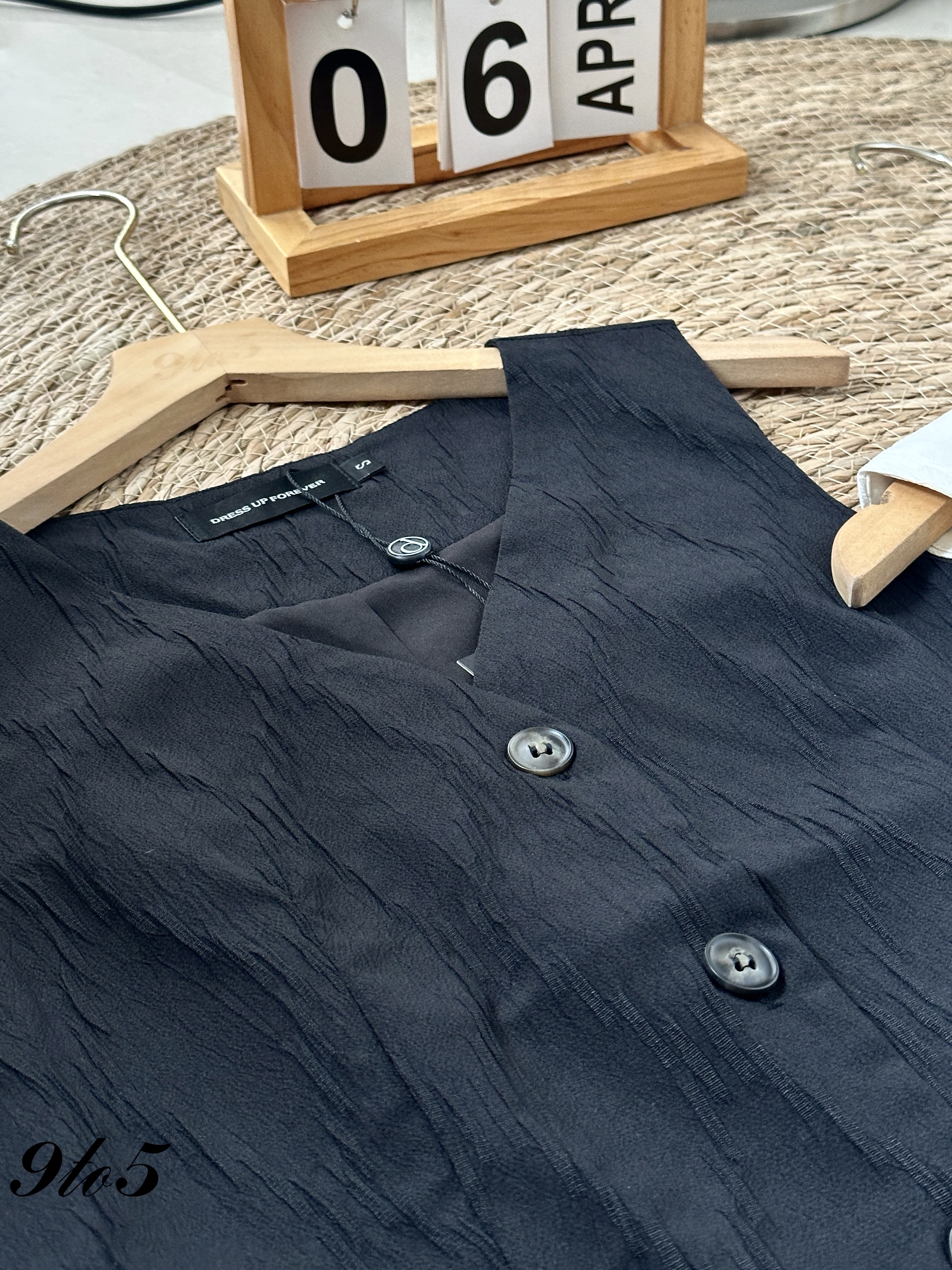 T4074 Sleeveless Crop Top - Black & Cream