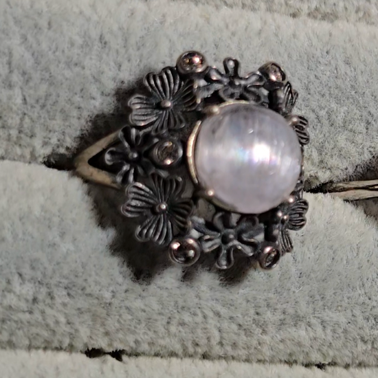 Cat's eye kunzite floral ring with rainbows in adustable sterling silver (A) - KNZ1