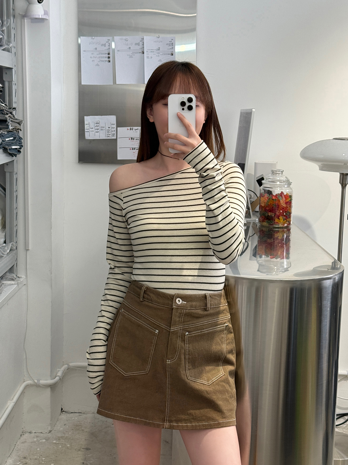 𝐅𝐫𝐨𝐧𝐭 𝐩𝐨𝐜𝐤𝐞𝐭 𝐚-𝐥𝐢𝐧𝐞 𝐜𝐨𝐧𝐭𝐫𝐚𝐬𝐭 𝐬𝐭𝐢𝐭𝐜𝐡 𝐬𝐤𝐢𝐫𝐭