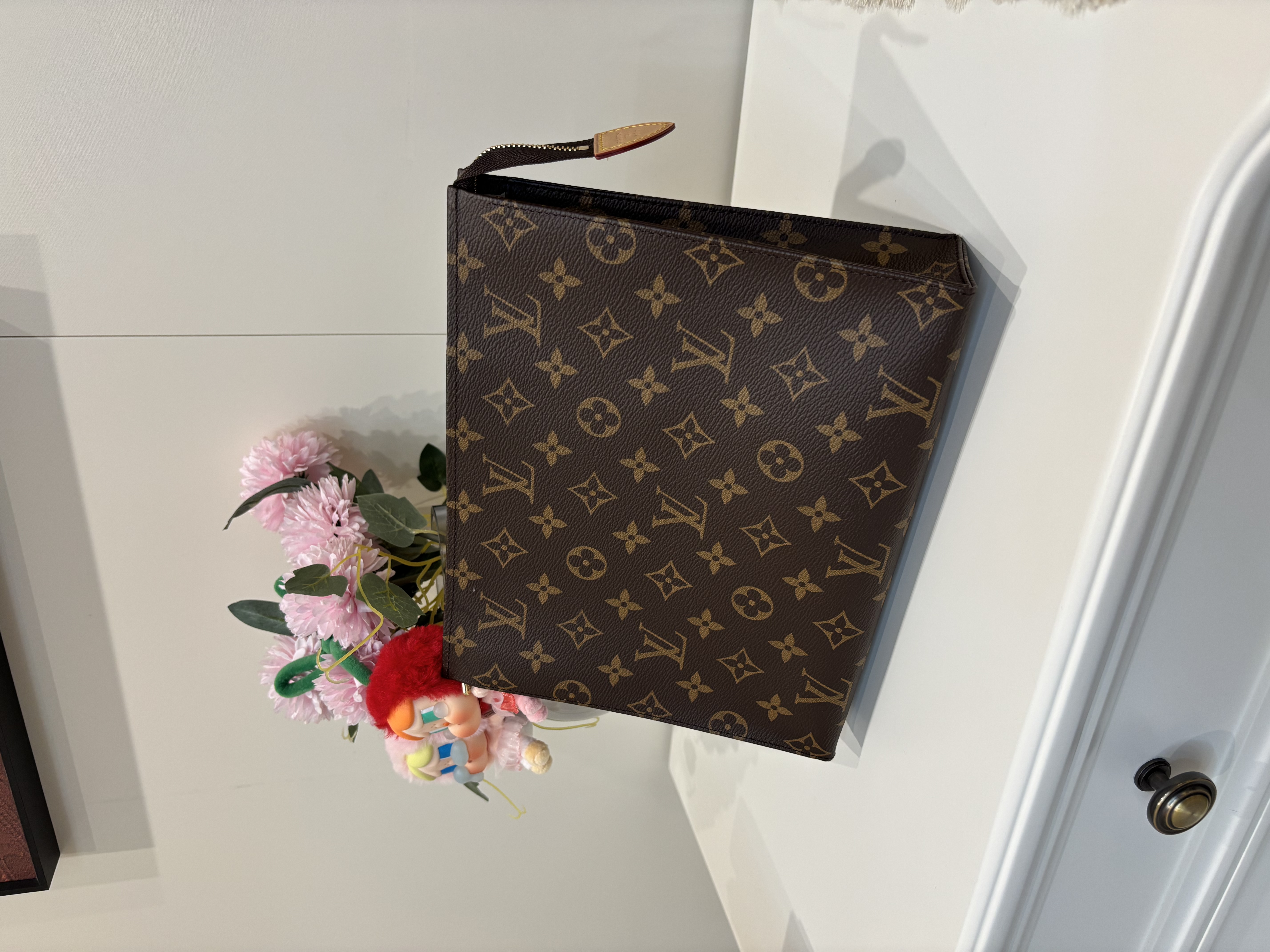 Lv pochette Toilette 26 clutch Monogram 梳洗包100%Authentic, 99%New
