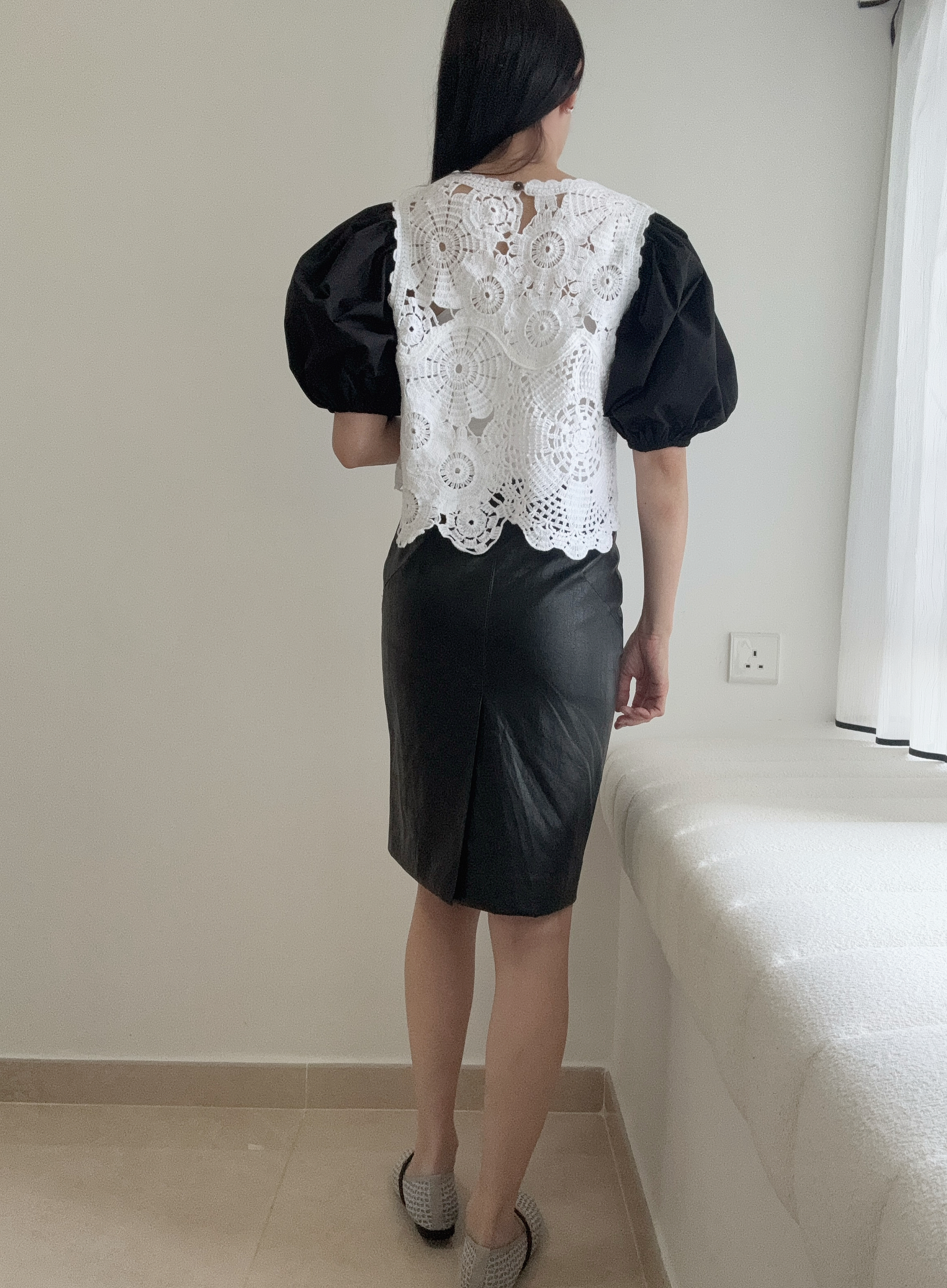 Crocheted puff sleeves blouse (Ivory)