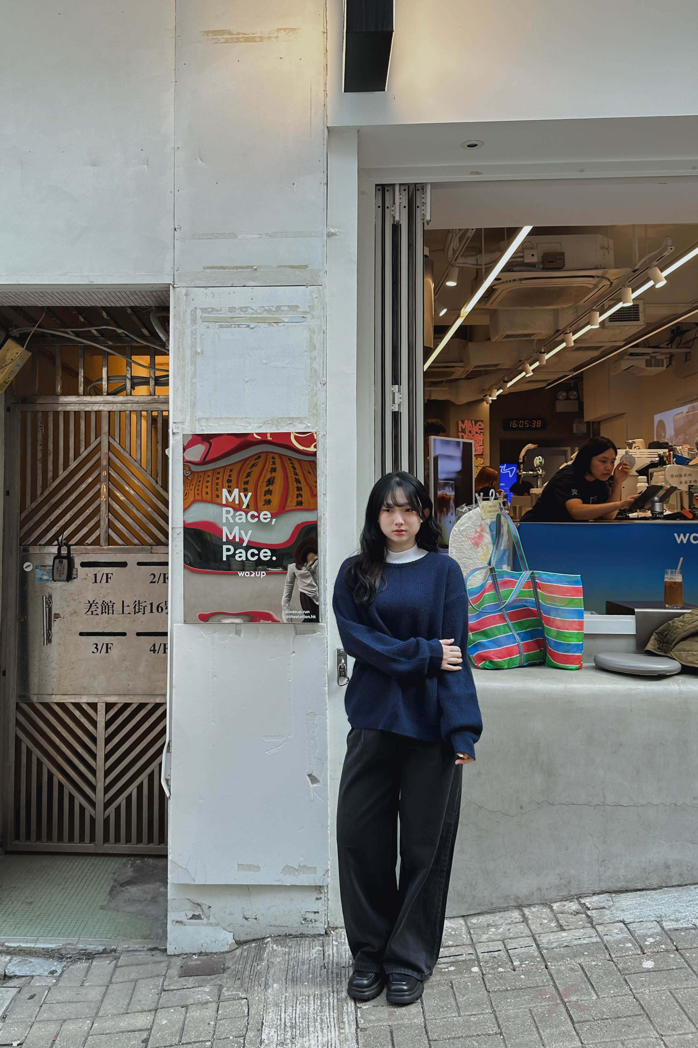 365日！炭黑修盆骨皺褶牛仔褲