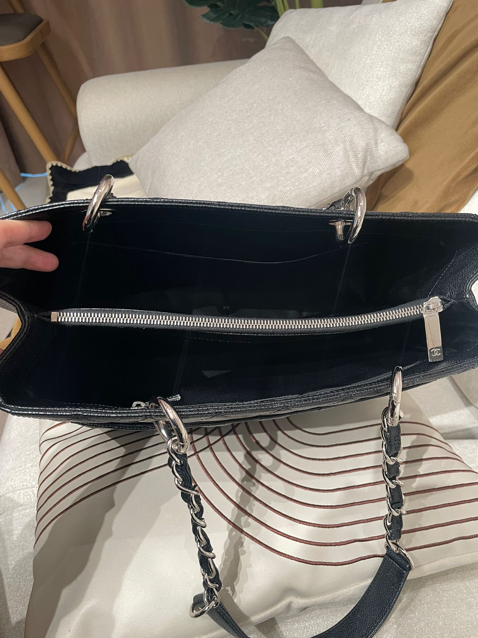 Chanel GST 黑色荔枝牛皮銀扣 100Authentic, 98%New ✅20Card✅Dust bag