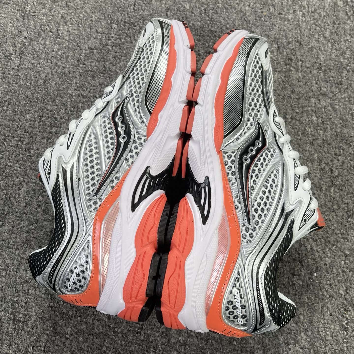 Saucony ProGrid Omni 9