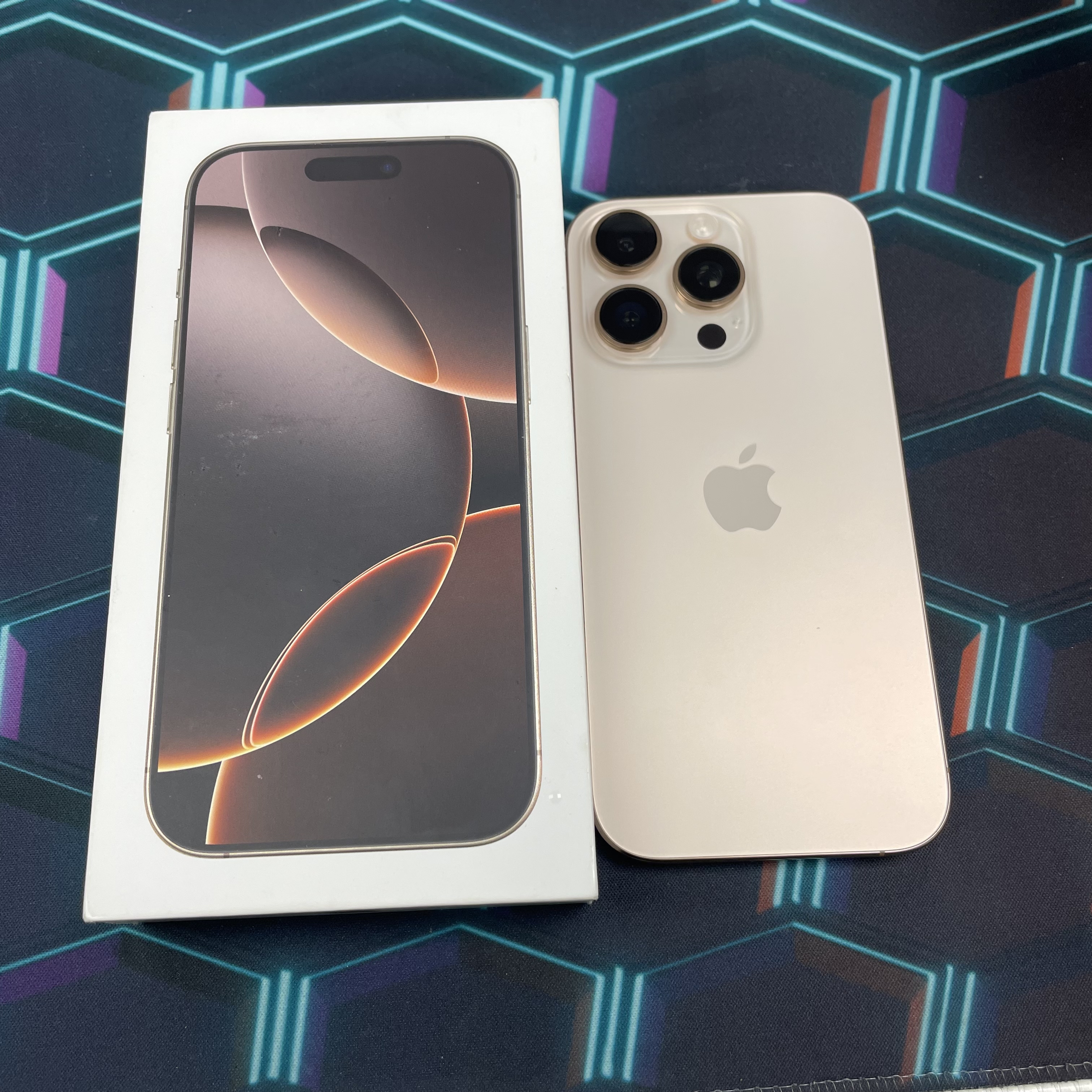 *6448 16 Pro 完美機 512GB 電91 沙色 gold