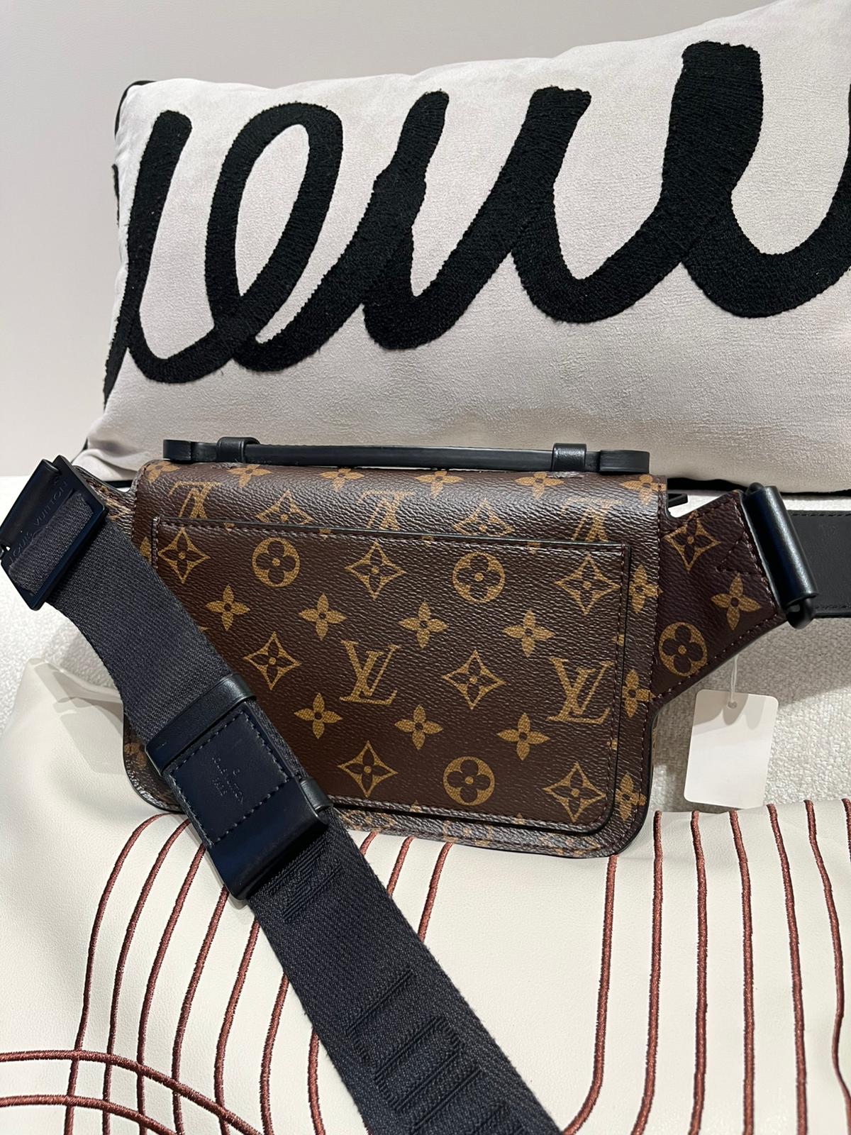 Lv S-LOCK M45807 斜孭袋 100%Authentic,98%new ✅專門店收據✅dust bag 
