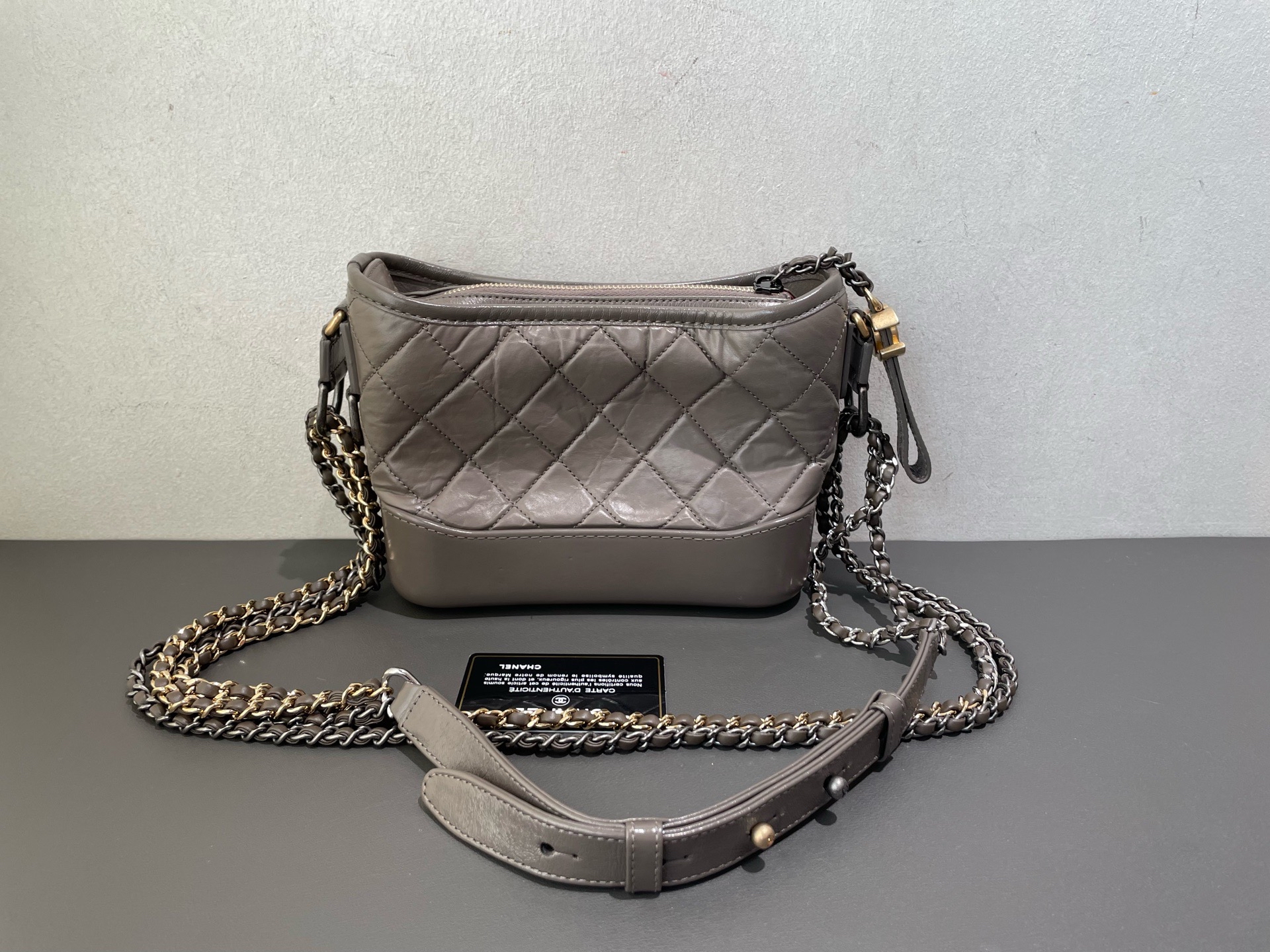 【預訂貨品】CHANEL 大象灰流浪包