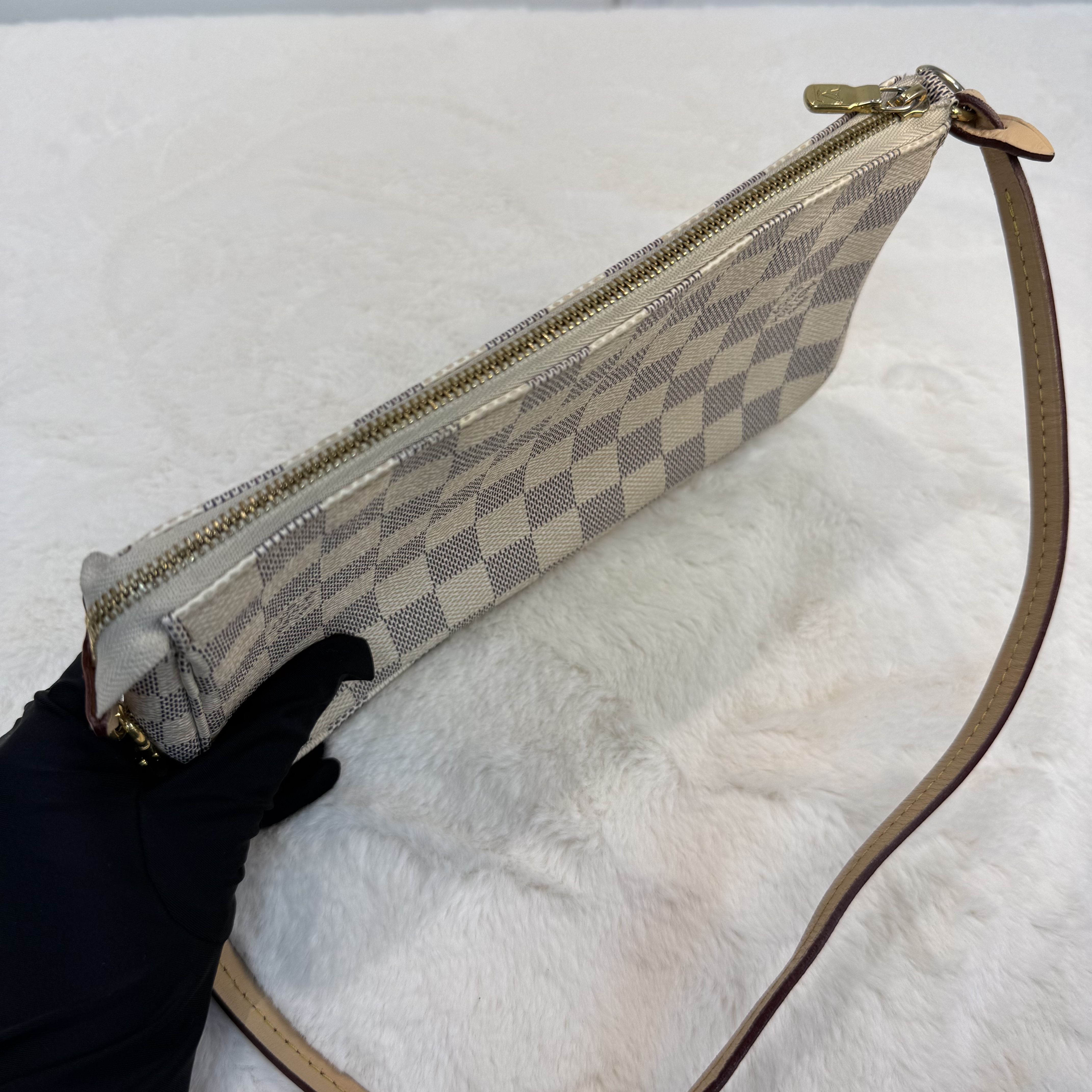 LV/路易威登 麻將包 Damier Azu帆布 白棋盤格腋下包 20年編碼 經典款時尚女士單肩包
