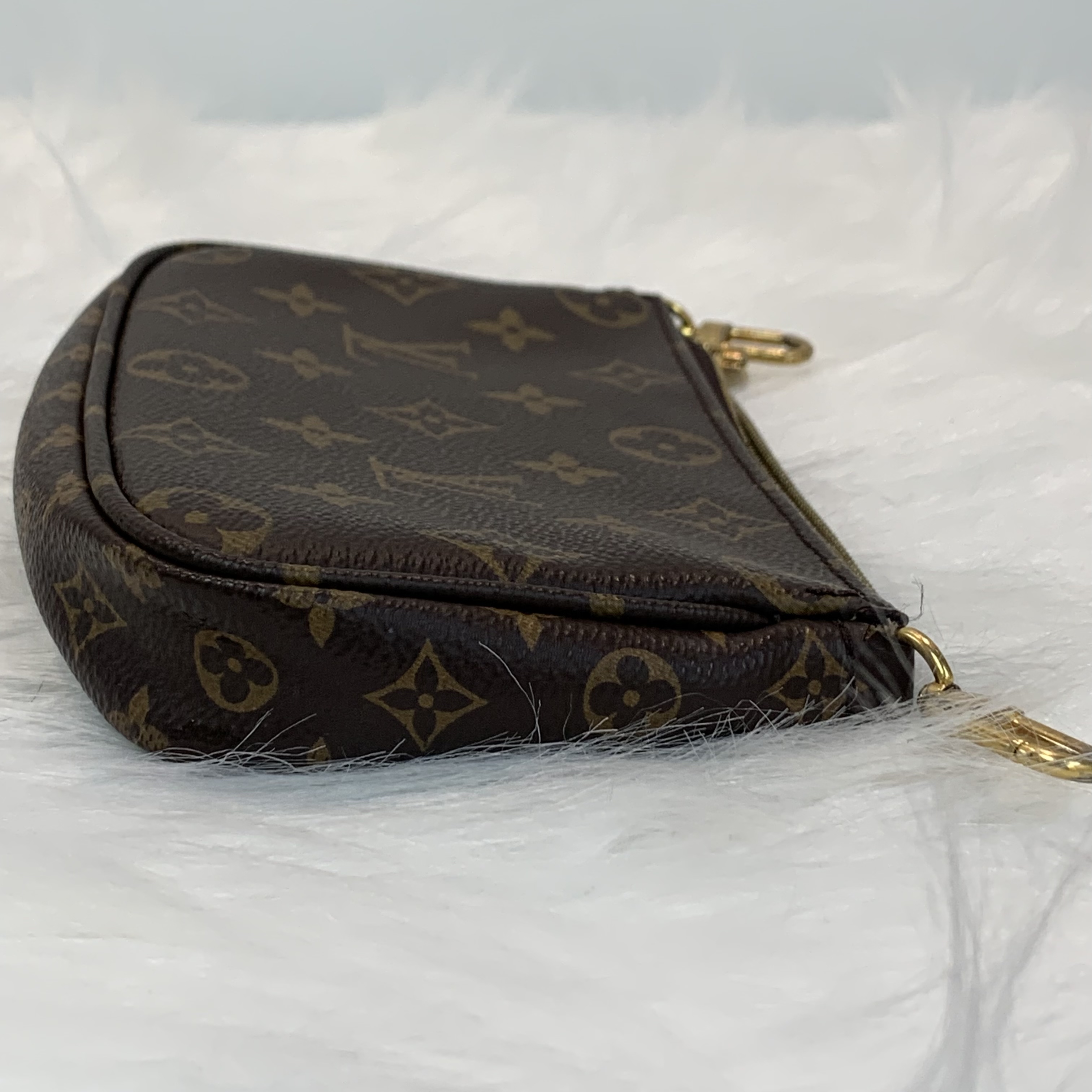 LV老花五合一金扣手挽肩背棕色包