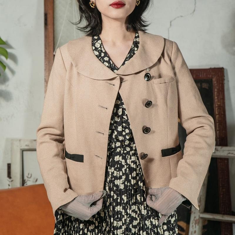 C.a. 1990s Vintage Japanese Beige Waist-Clnched Style Blazer with Ribbon Pocket Detail Made with Italian Fabric (MT1609-10)