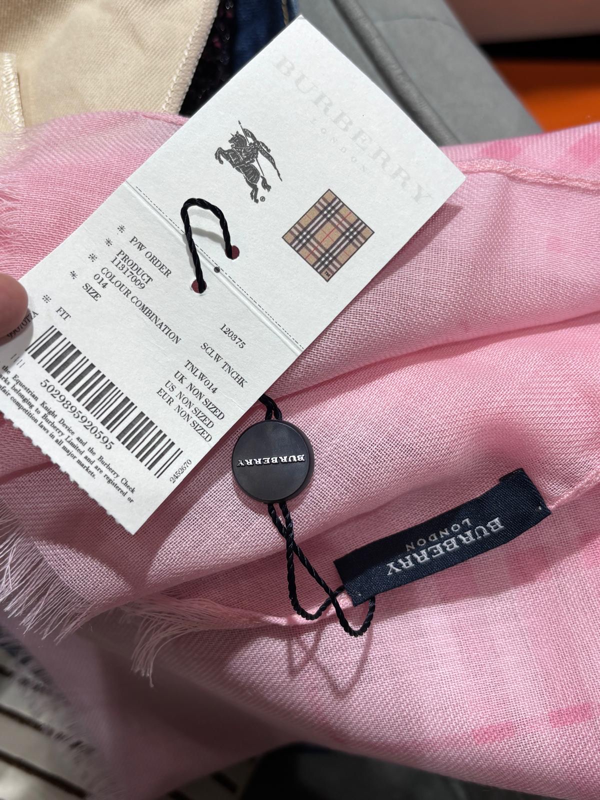 全新 Burberry scarf 100%Authentic, Brand New 全新
