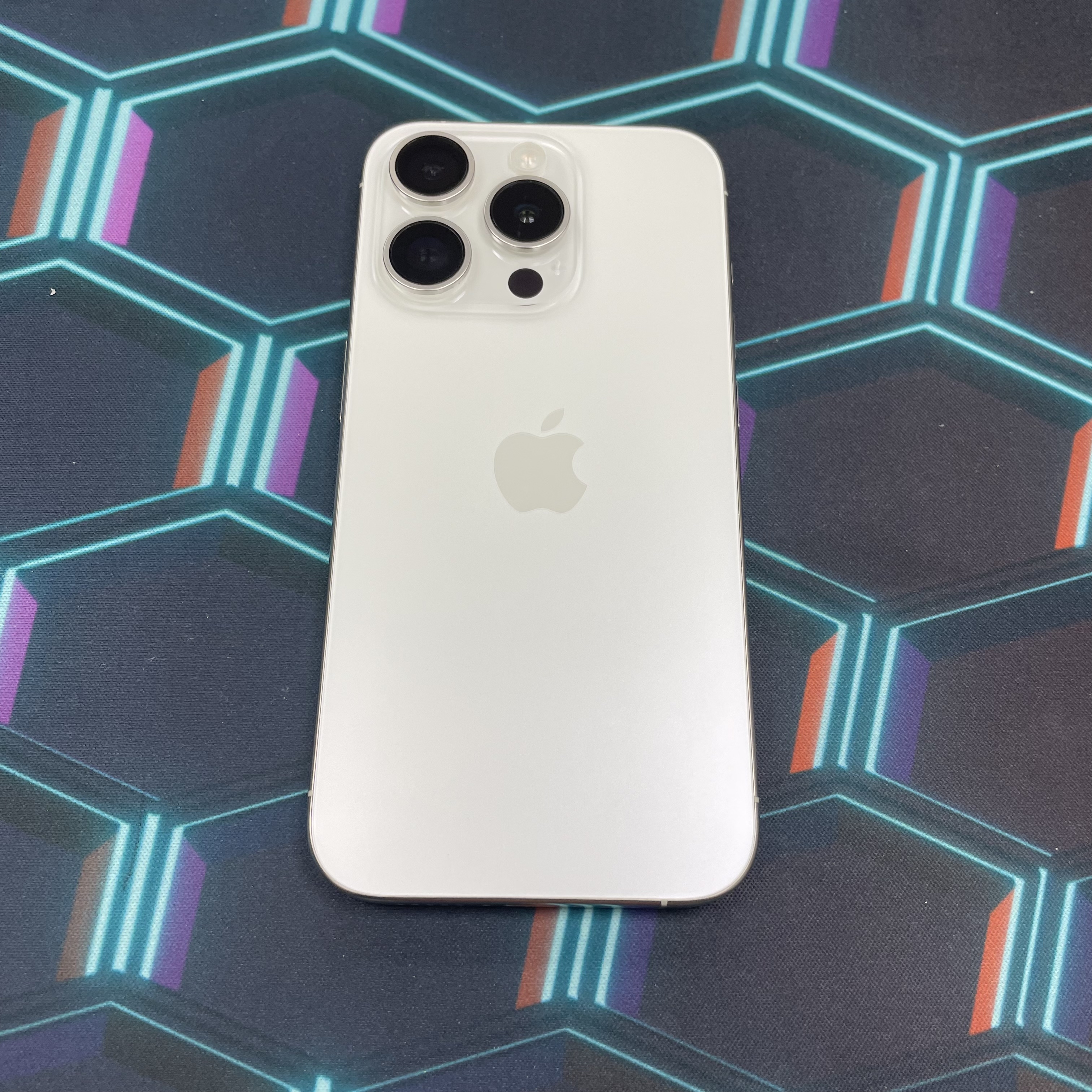 *6214 15 pro E-sim 完美機 256GB 電87 白色 white