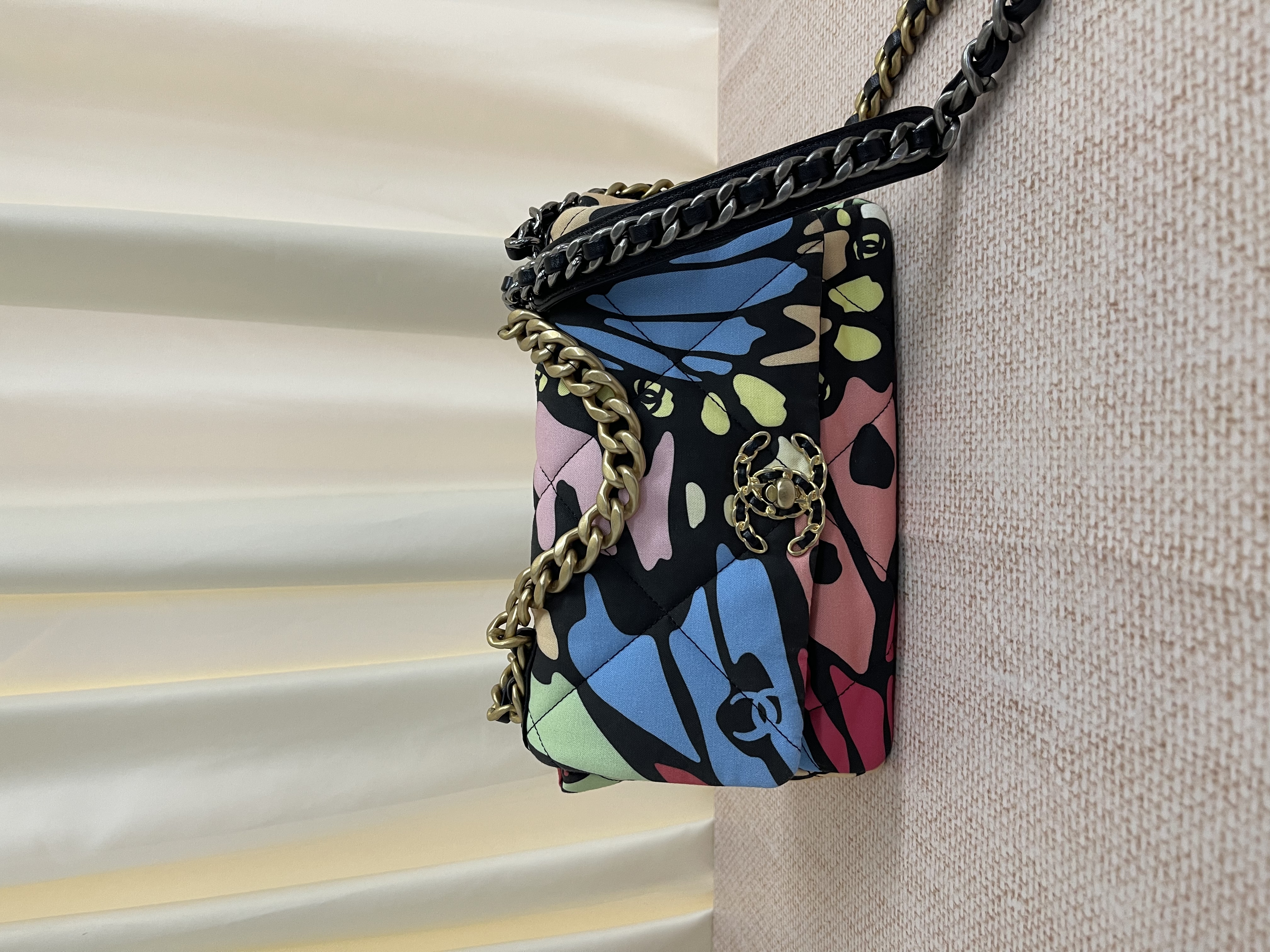 Pre-owned Chanel 19 Bag/ Product Code: 26041513