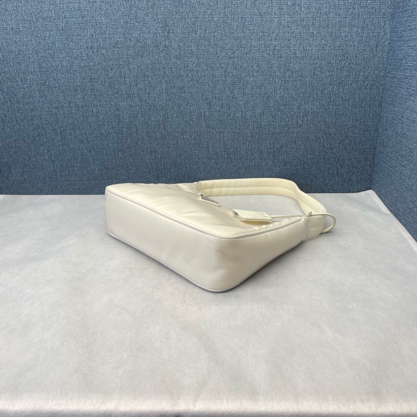 【預訂貨品】Prada 米白色 Hobo