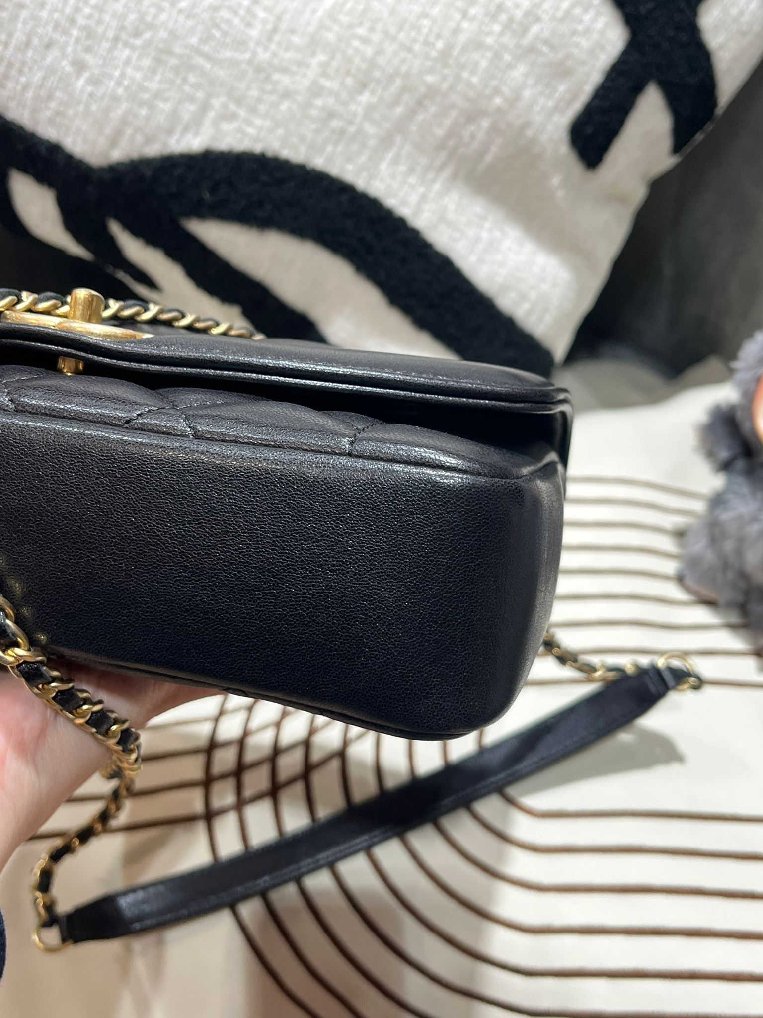 Chanel Diana flap bag 黑金扣 100%Authentic, 98%New  ✅20card✅Dust bag✅box