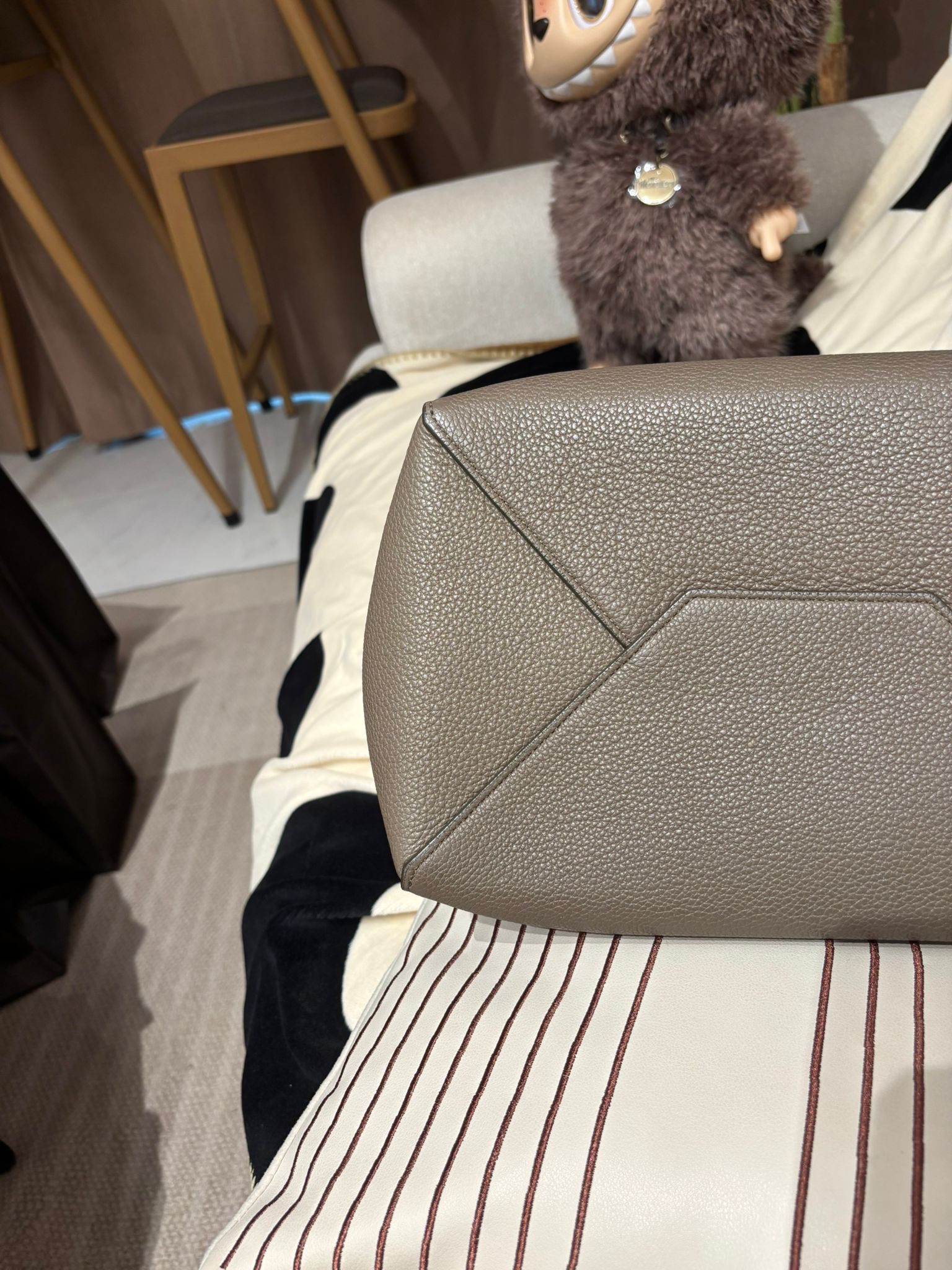 Celine Cabas Phantom small 粒粒牛皮 大象灰 100%Authentic ,95%new ✅專門店收據✅dust bag