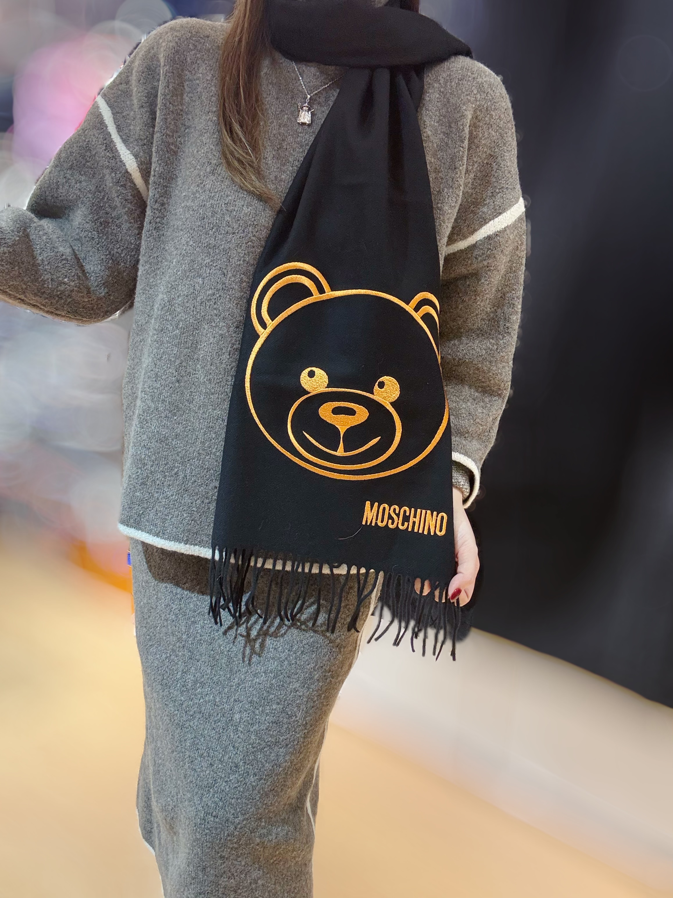 Moschino scarf 30627 blk/gold