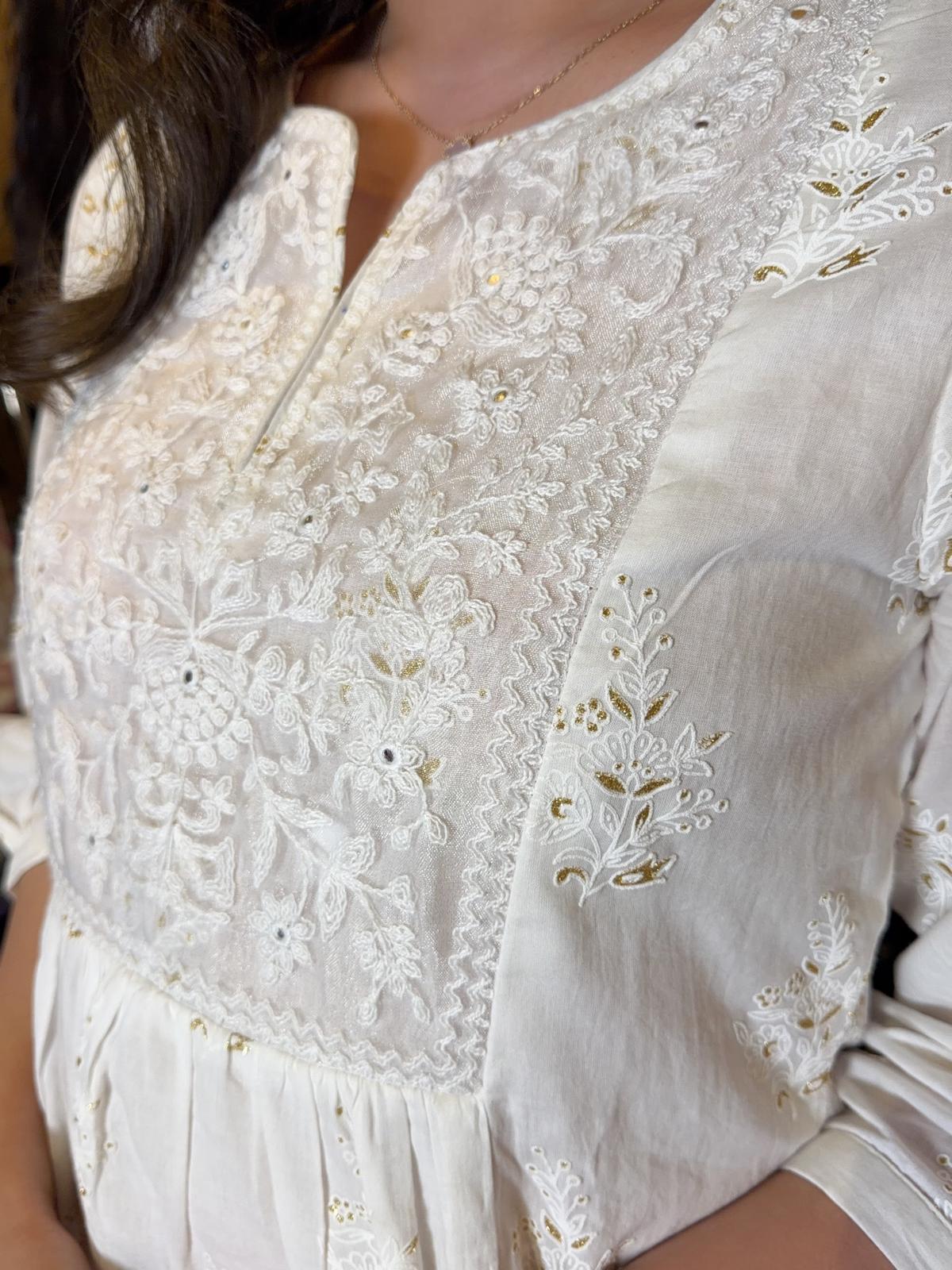 1621 Pure White Emb. with Golden Stamping OP 46"