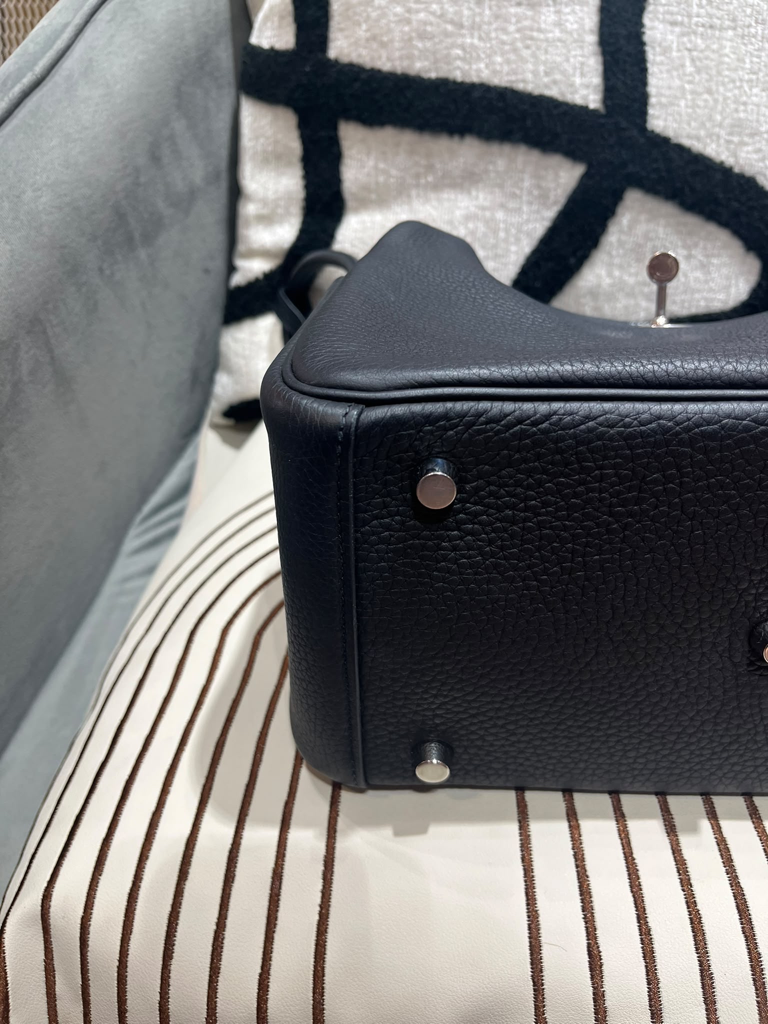 HERMES LINDY 26,STAMP Y 黑銀 100%Authentic, 95%new  ✅塵袋✅box