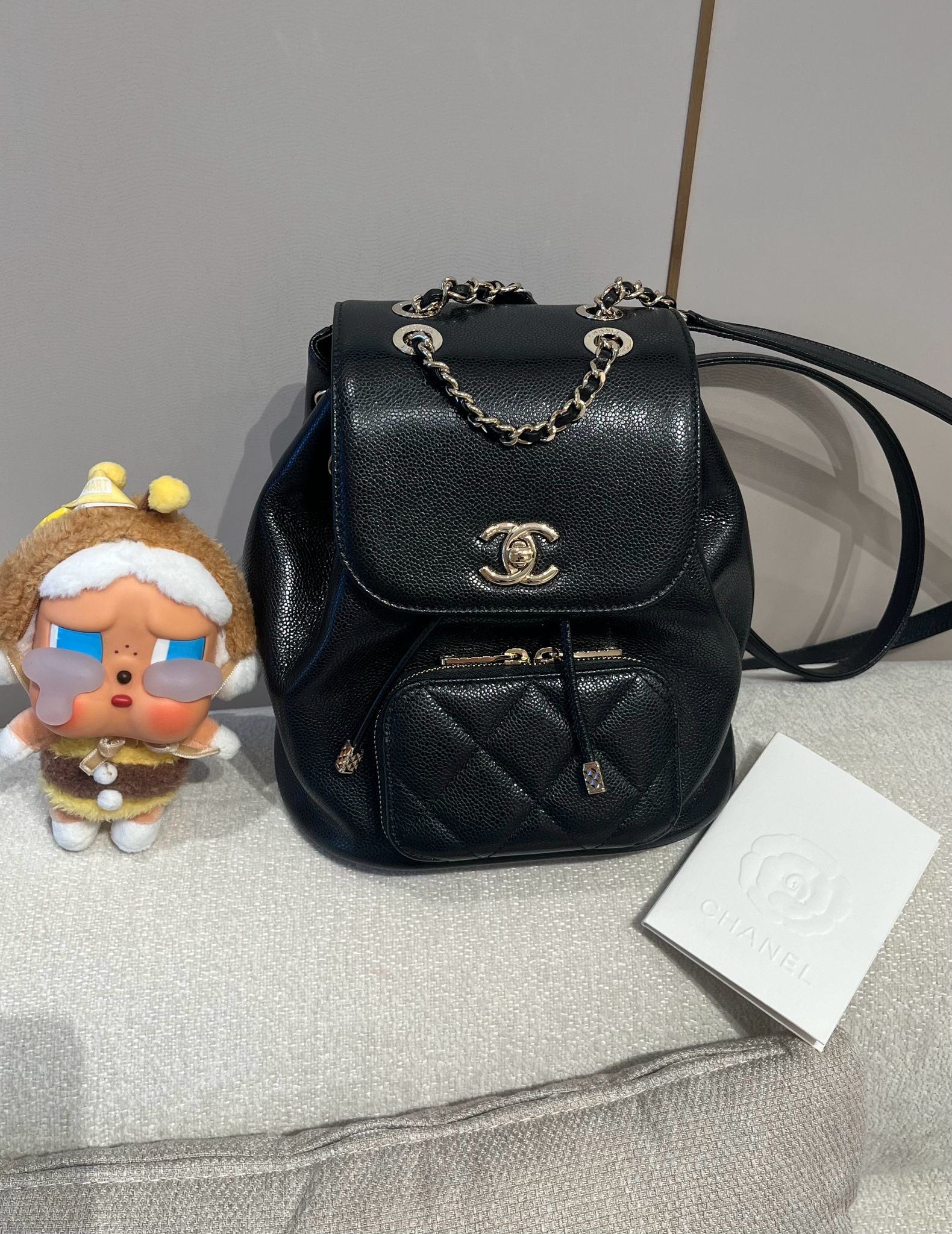 Chanel backpack AS3530, 亮面粒紋牛皮淡金扣 100%Authentic, 98%new ✅專門店收據✅晶片✅塵袋✅Box