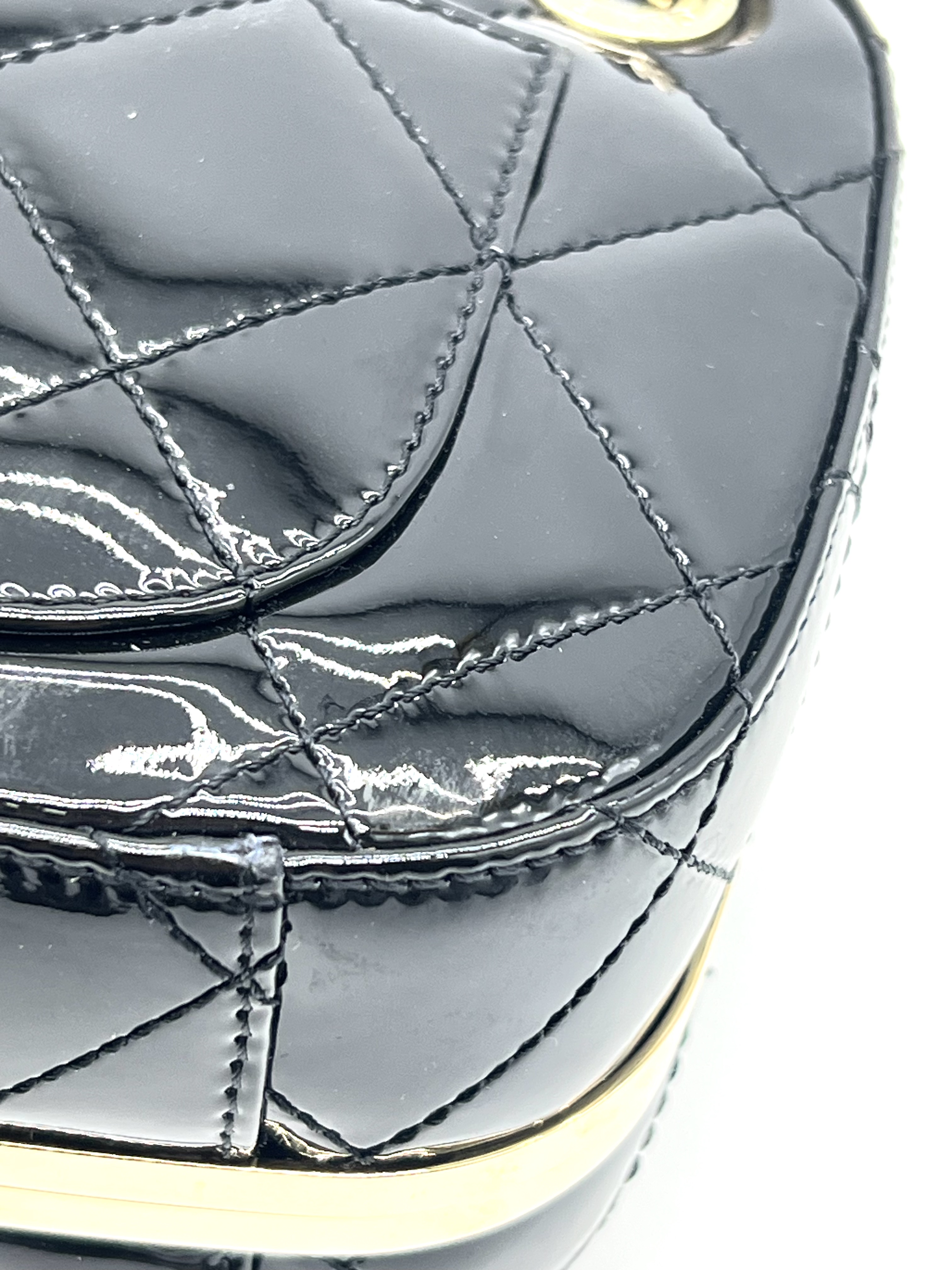 Pre-Owned CHANEL Matelassé Mini Camera Bag / Product Code: 26041507