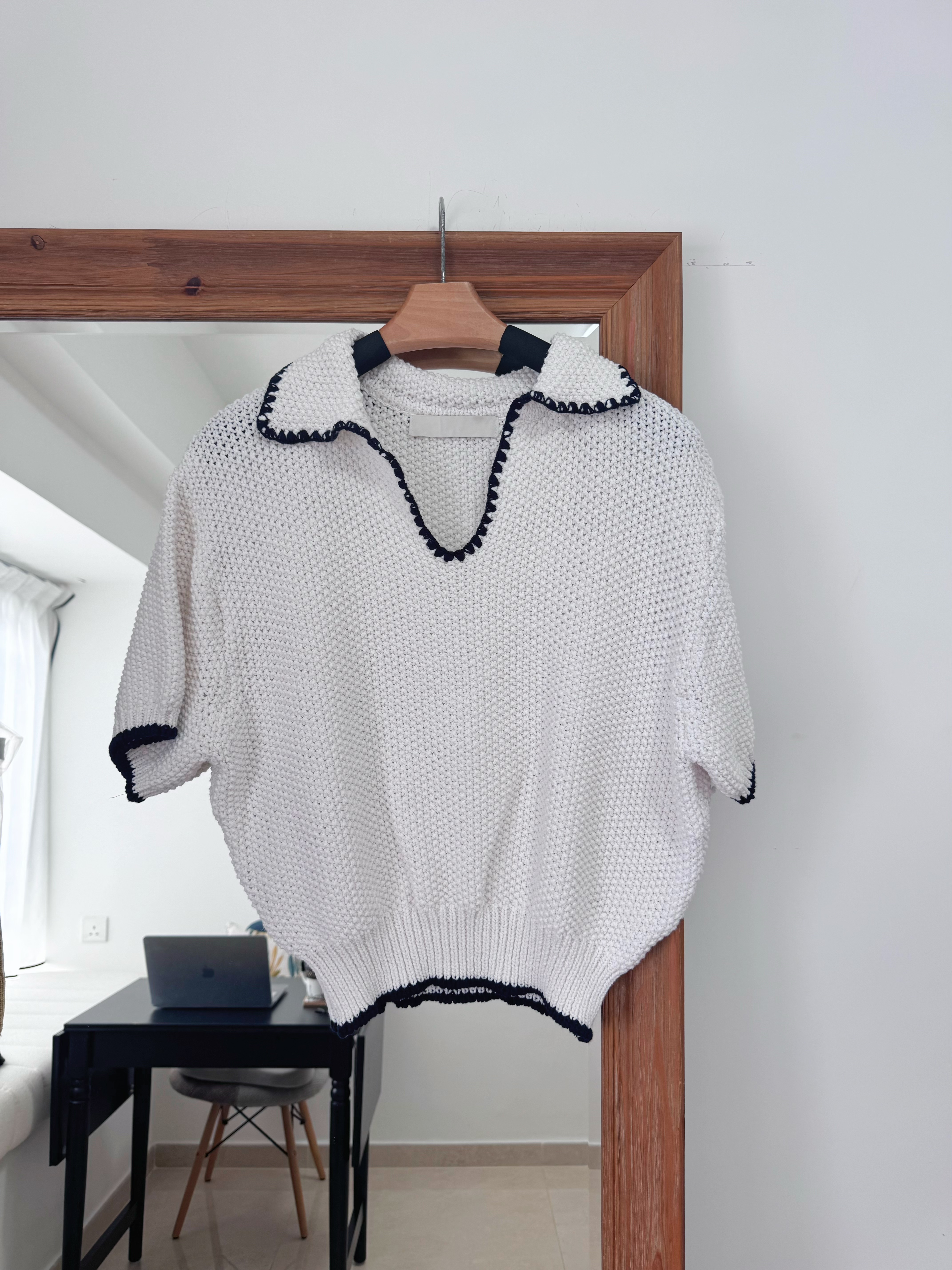 Embroidered collar knitted top (Ivory)