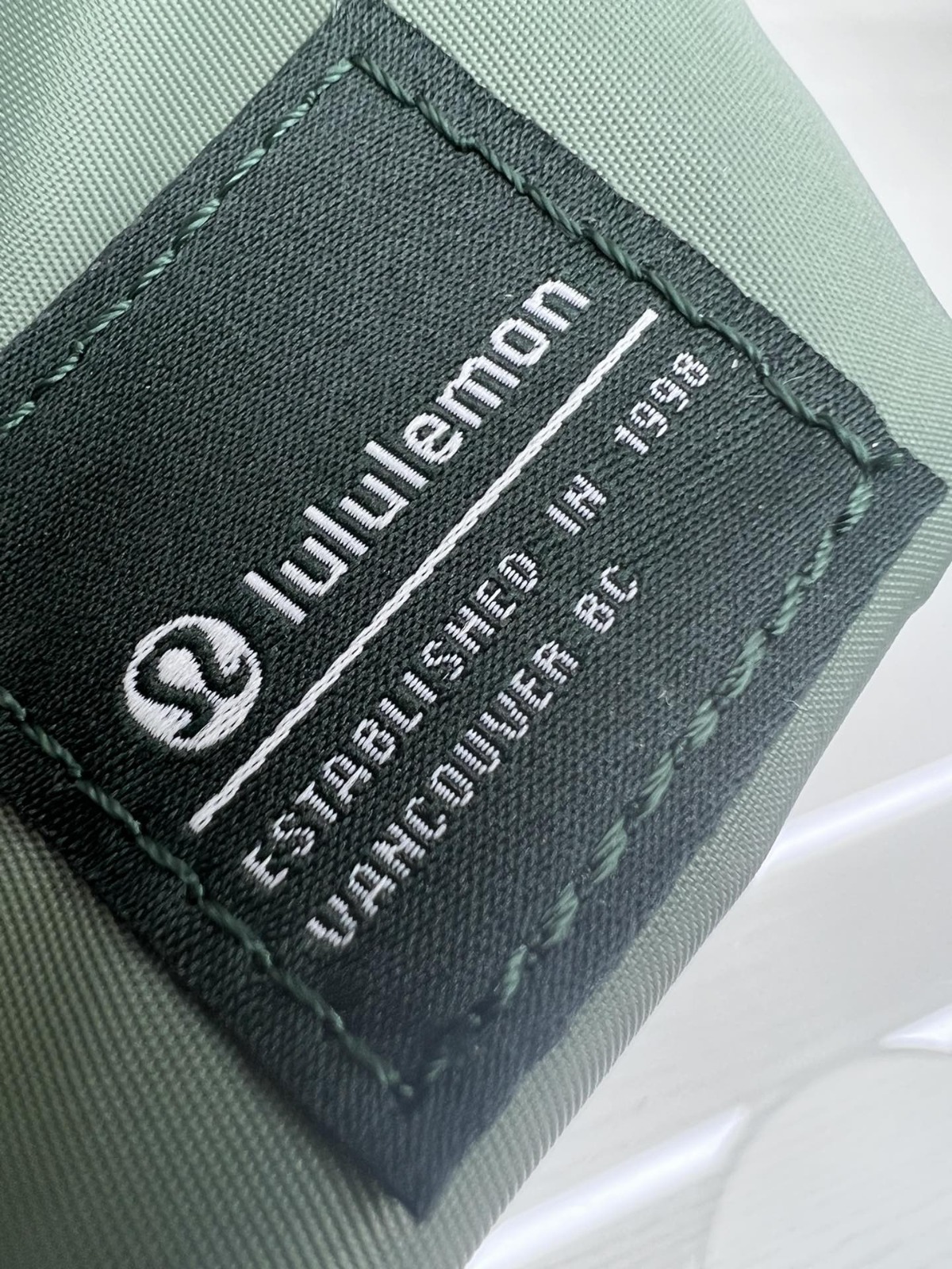【現貨】Lululemon Sports Belt Crossbody Bag戶外運動手提斜挎包 情侶款