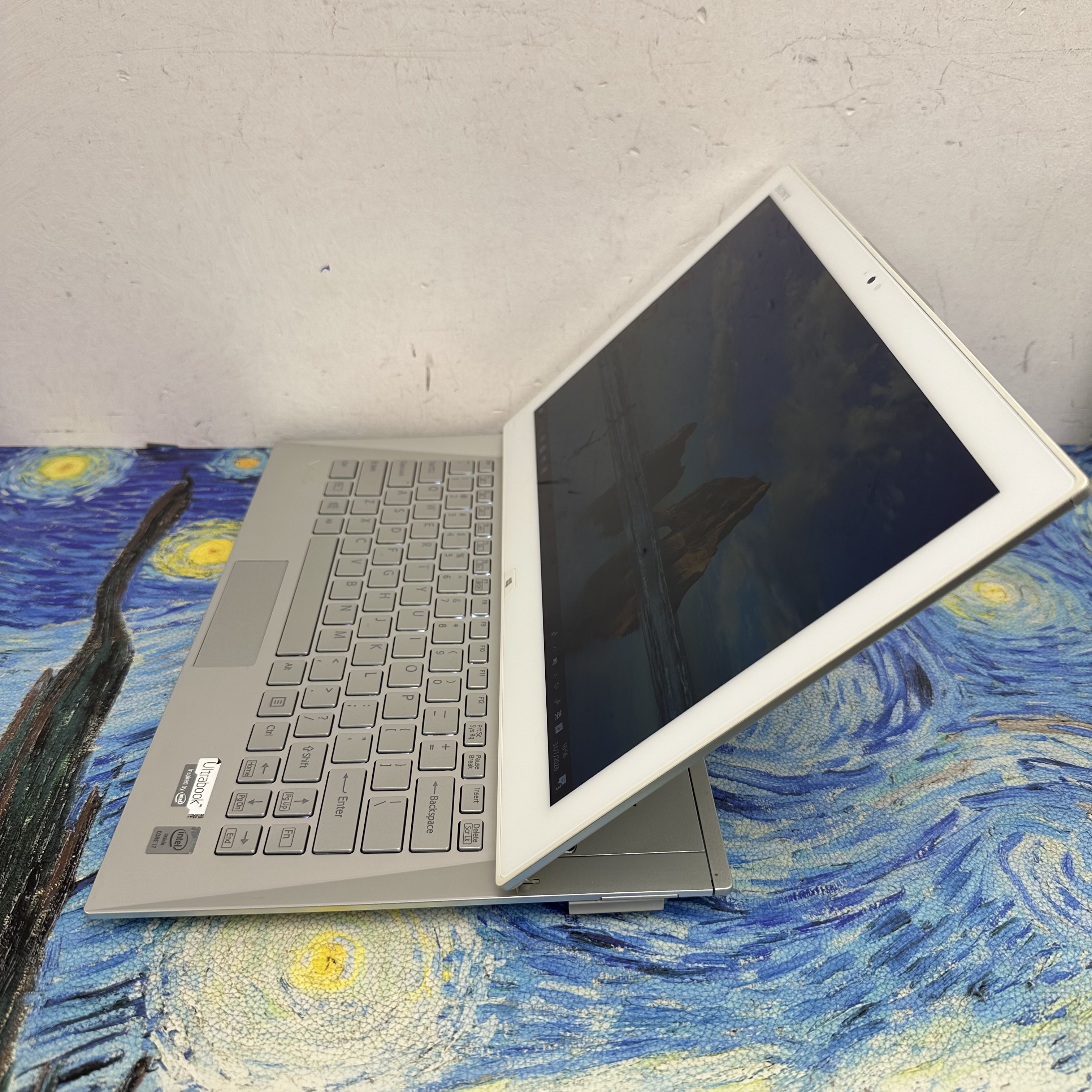 Sony  i7-4500U/8GB Ram/256GB SSD/14寸 Touch Mon/薄身機/抵用文書機/Movie / Netflix / Office / PC / Laptop / Notebook