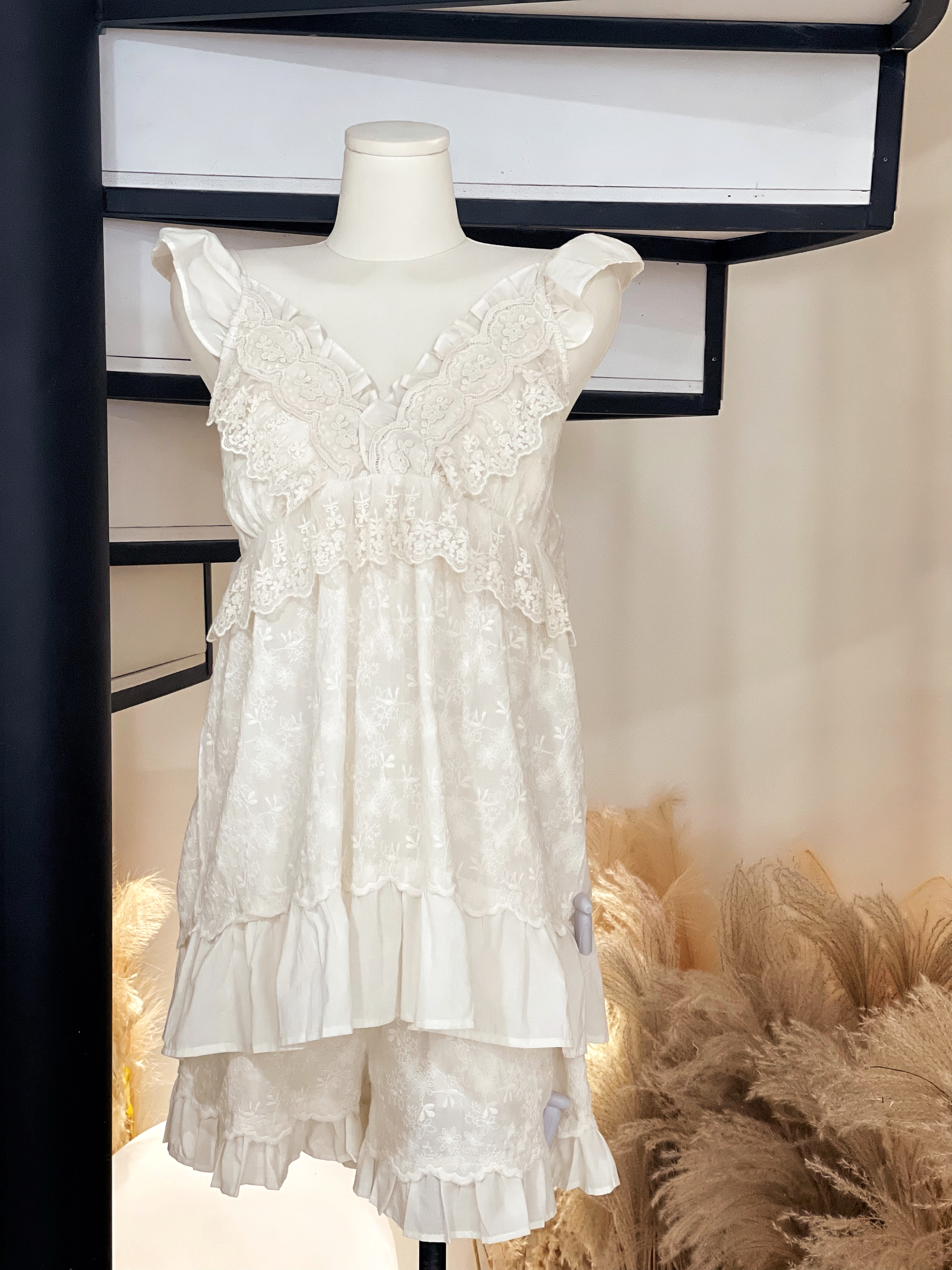 带胸垫的蕾丝睡衣套装！