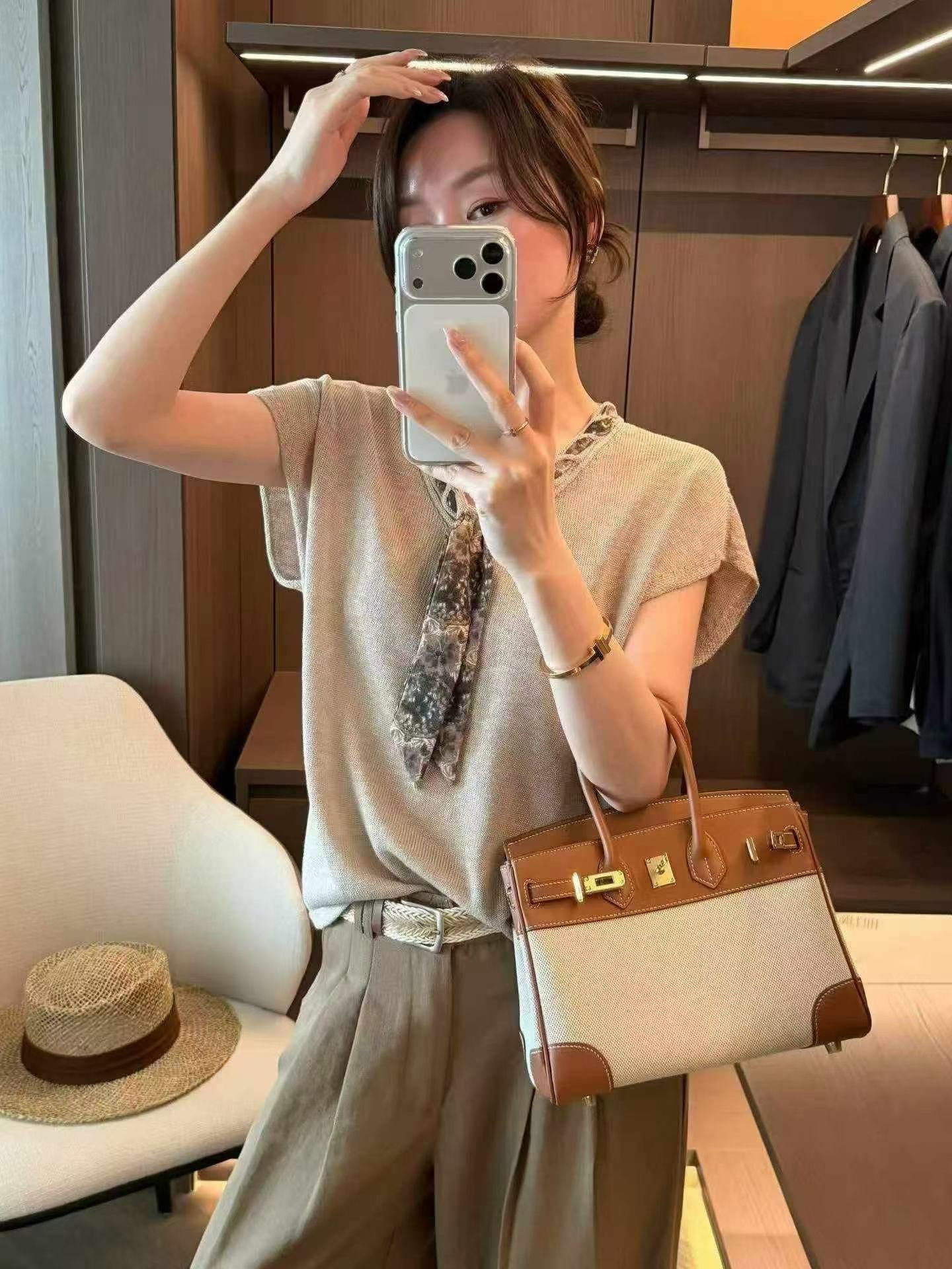 时髦针织上衣Chic Knit Top with Scarf 