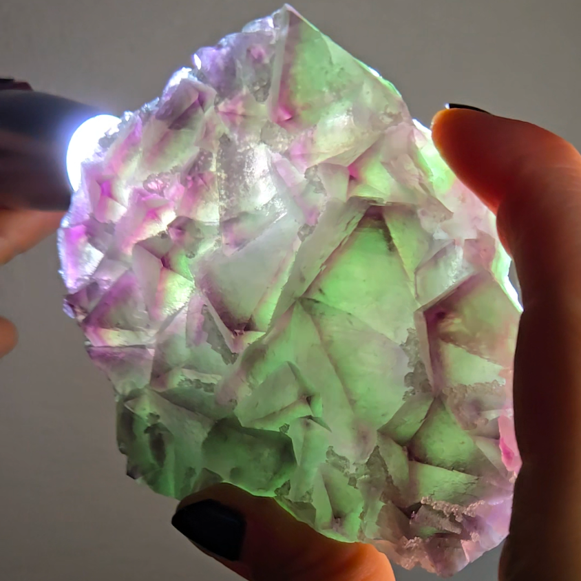 Purple-edged octahedral fluorite floater - FL281