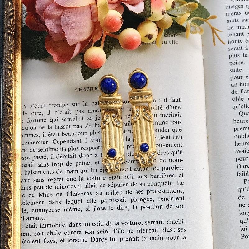 Rare! C.a. 1980s Egyptian Revival Designer Quality Lapis Lazuli Glass Cabochon Rhinestone Long Clip Earrings (MT1891)