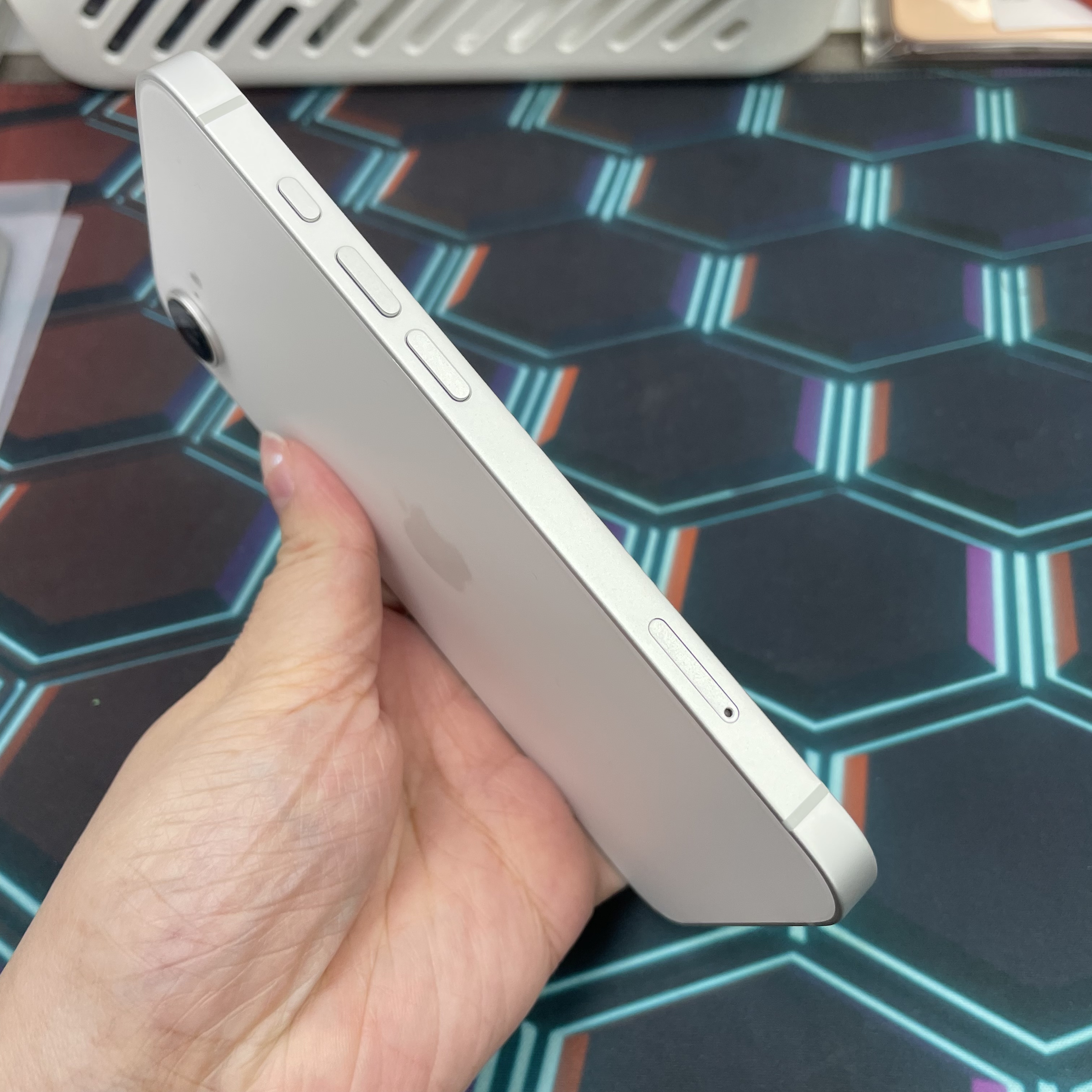*7693 16e 勁靚機 128GB 電91 白色 white