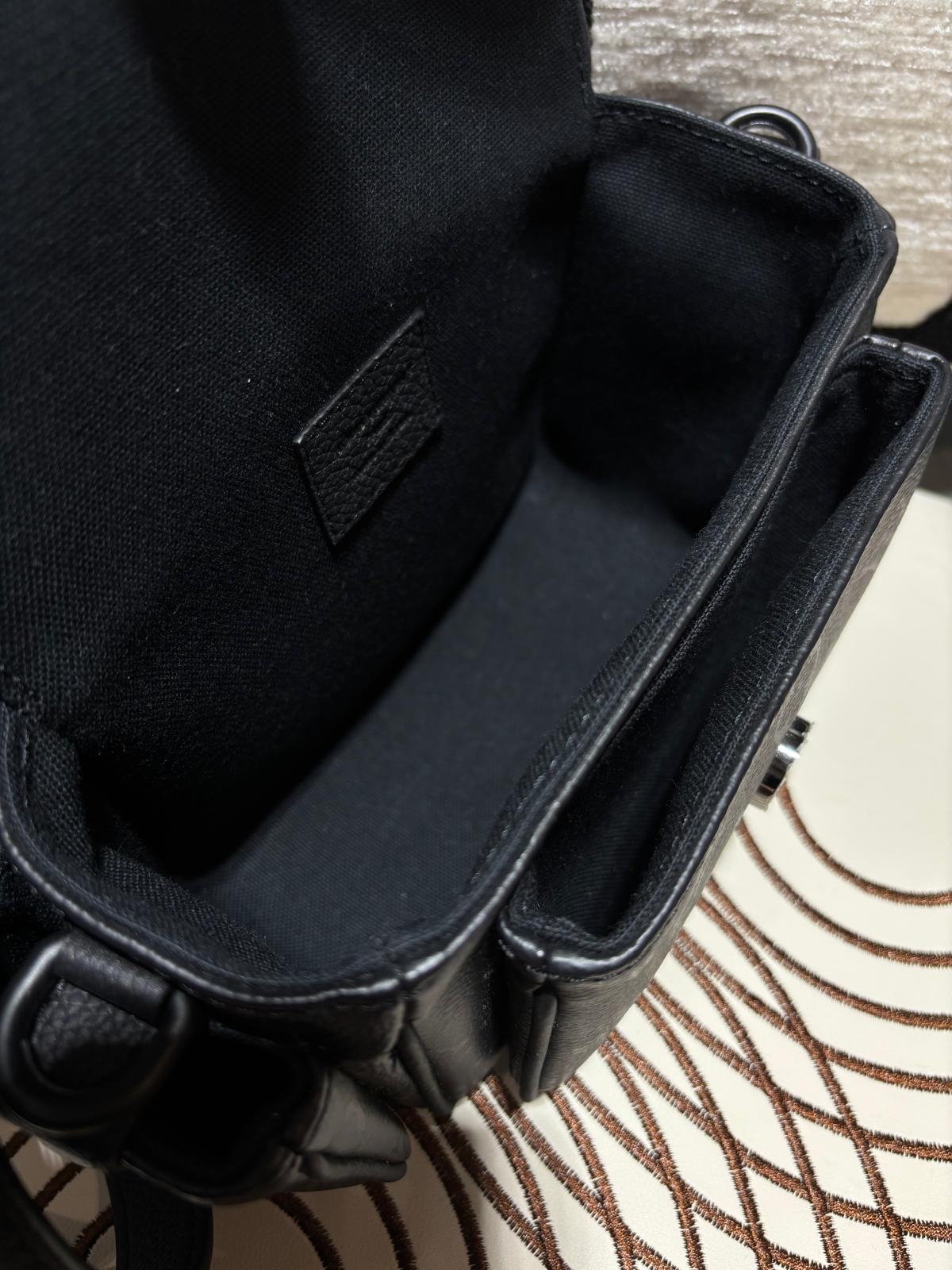 Lv Midnight Cargo Wearable Wallet Shoulder Bag M26726 100%Authentic, 99%New ✅收據✅Dust bag
