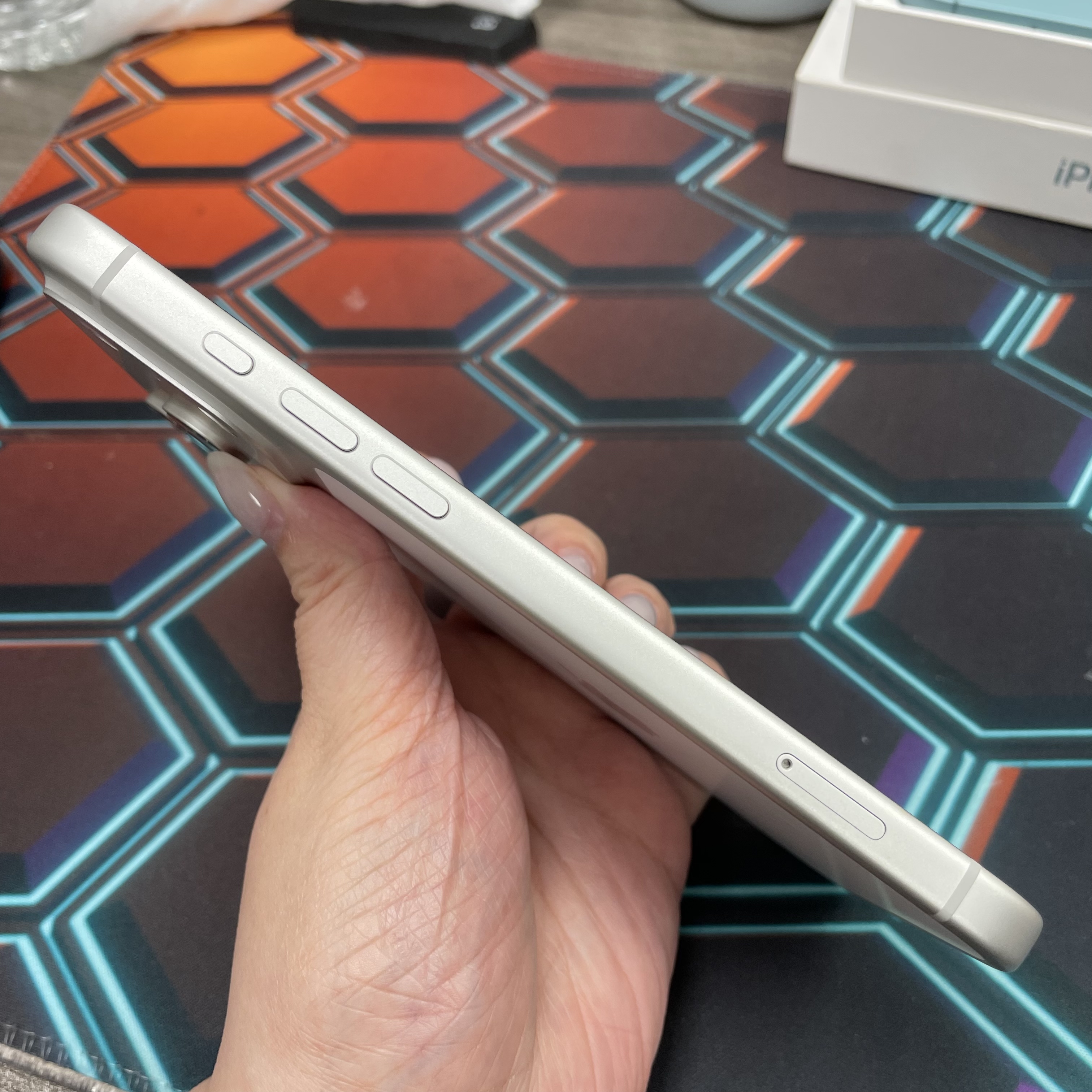 *6640 17 Pro max 未使用品 256GB 電100 銀色 sliver